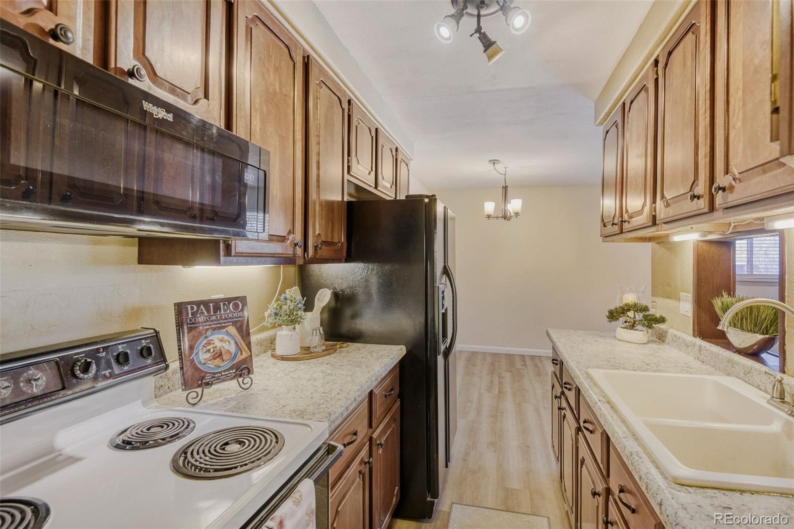 140 E Highline Cir #101, Centennial, CO 80122
