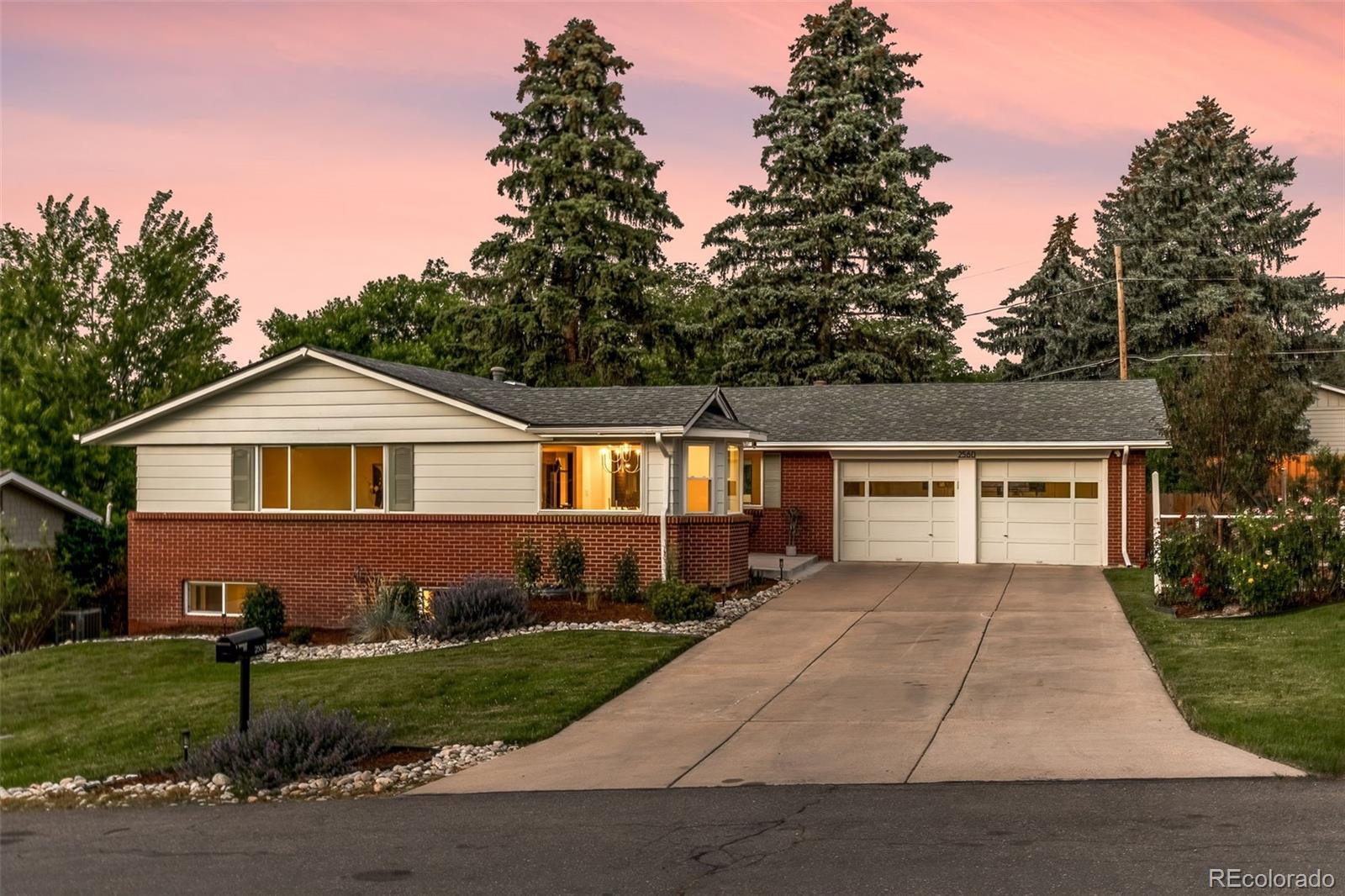 2560 Queen St, Lakewood, CO 80215