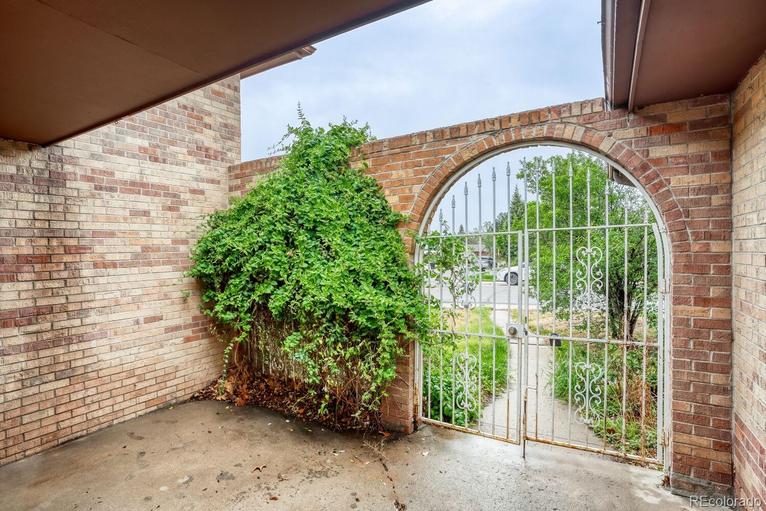 513 S Magnolia Ln, Denver, CO 80224