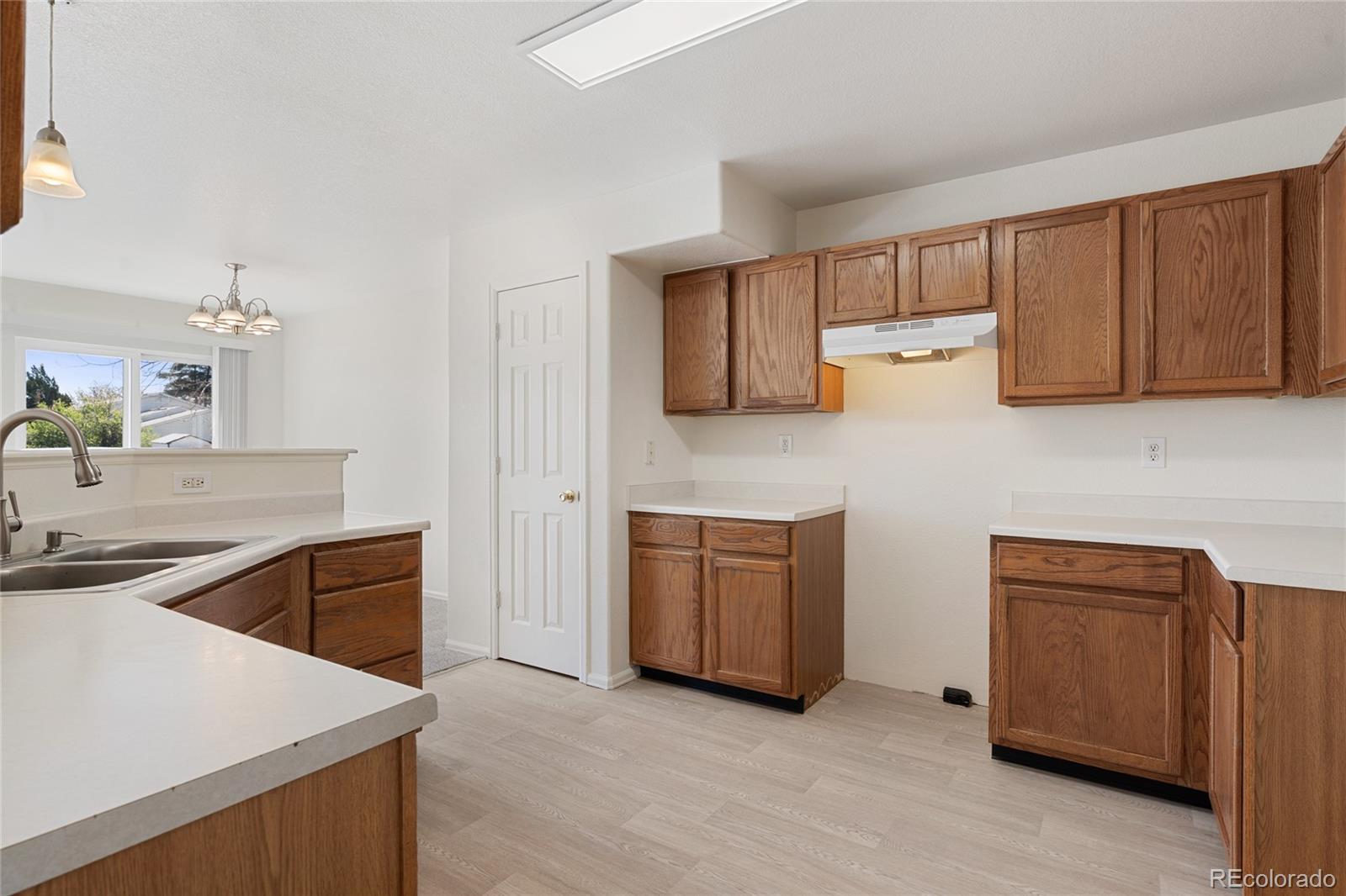 1276 S Zeno Cir #E, Aurora, CO 80017