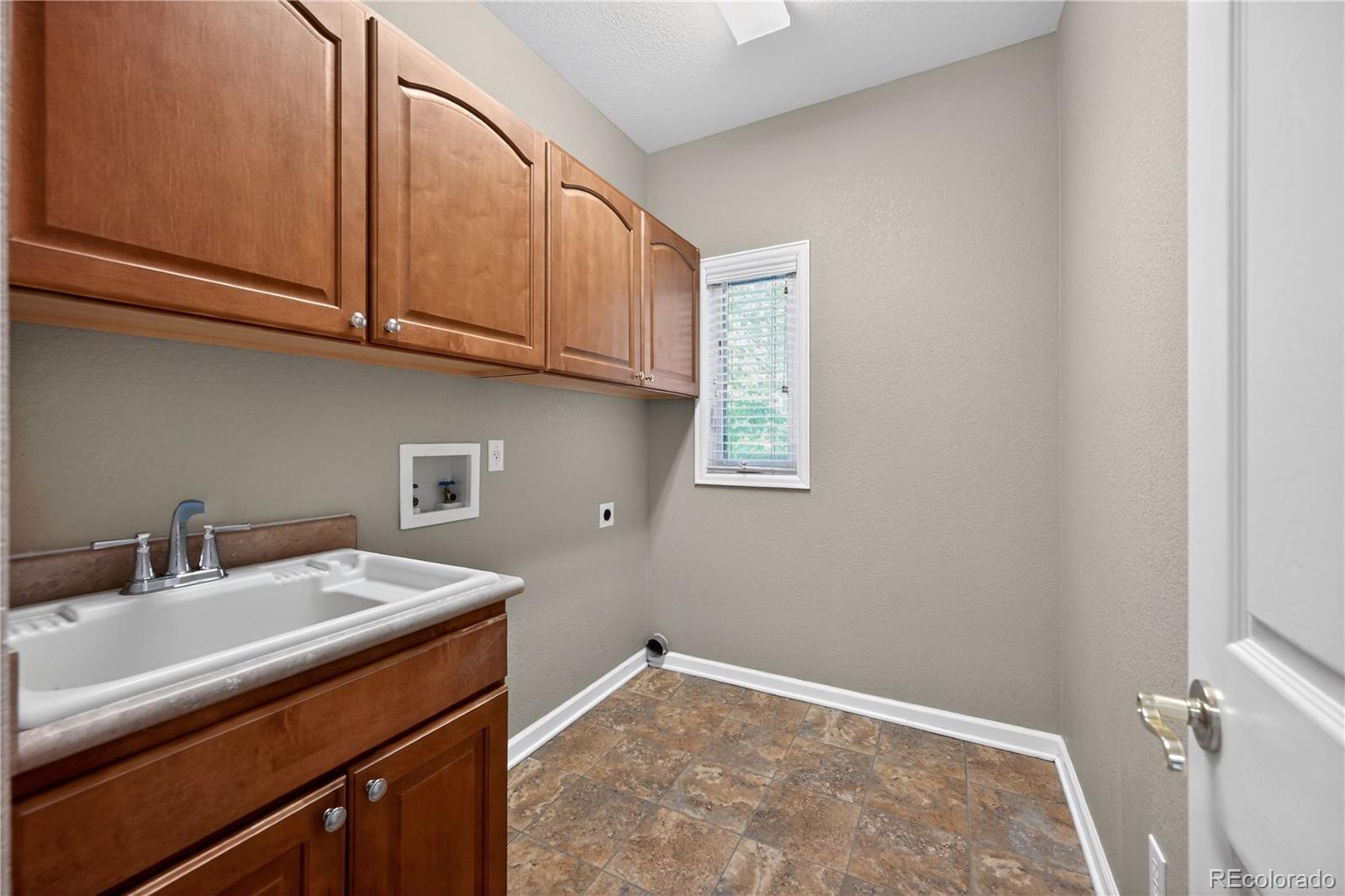 6873 Esperanza Dr, Castle Pines, CO 80108