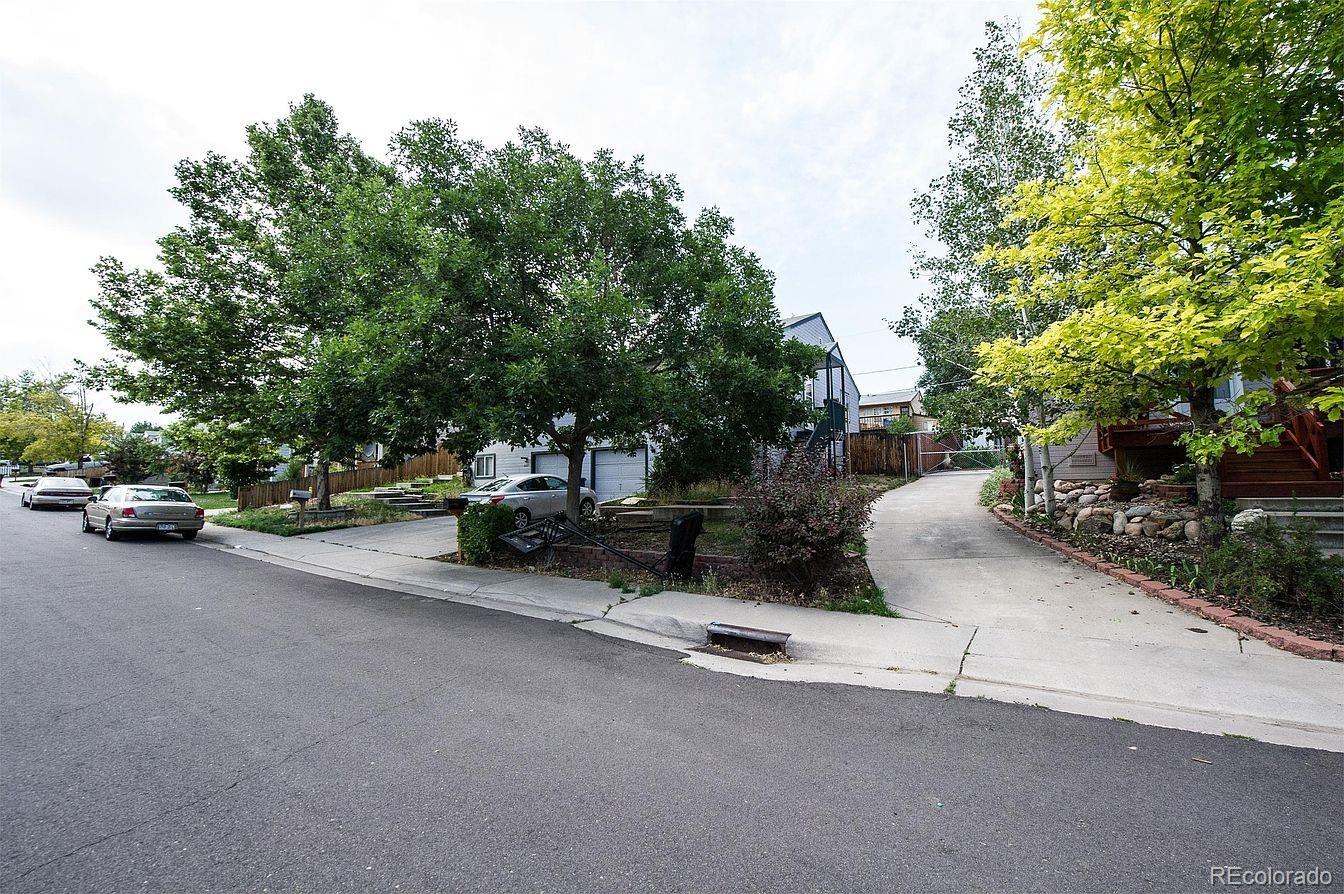 2265 W Hillside Ave, Englewood, CO 80110