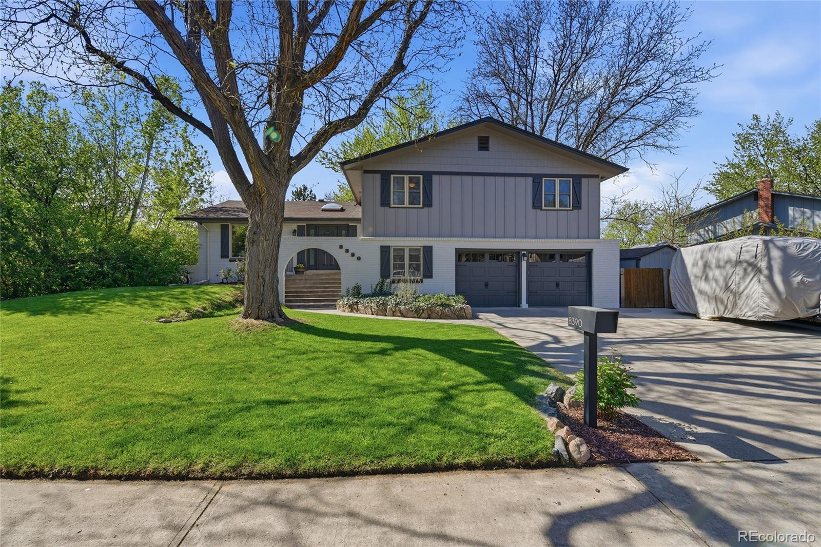 8390 W Harvard Dr, Lakewood, CO 80227