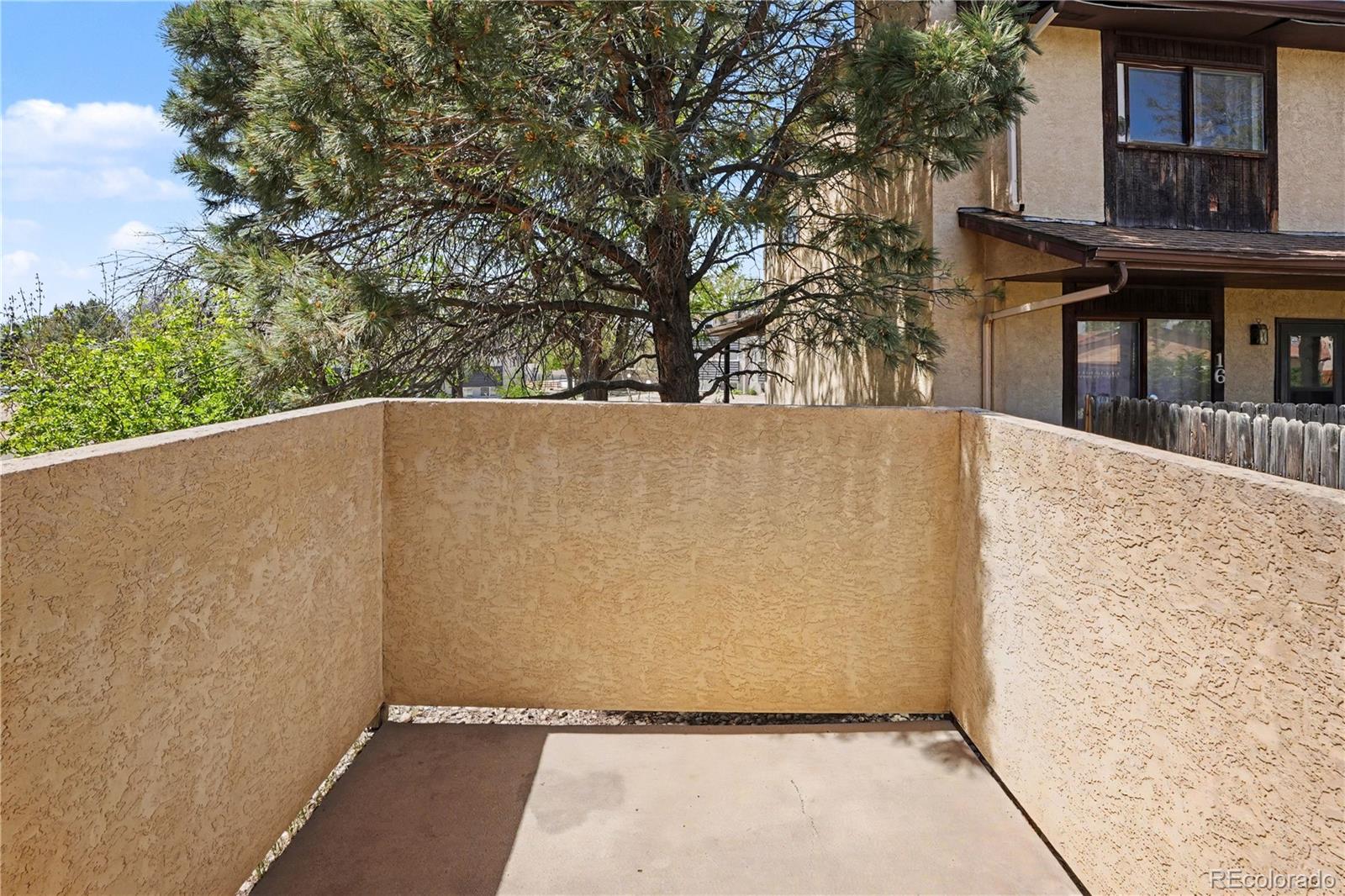20 Pineridge Ct, Pueblo, CO 81001