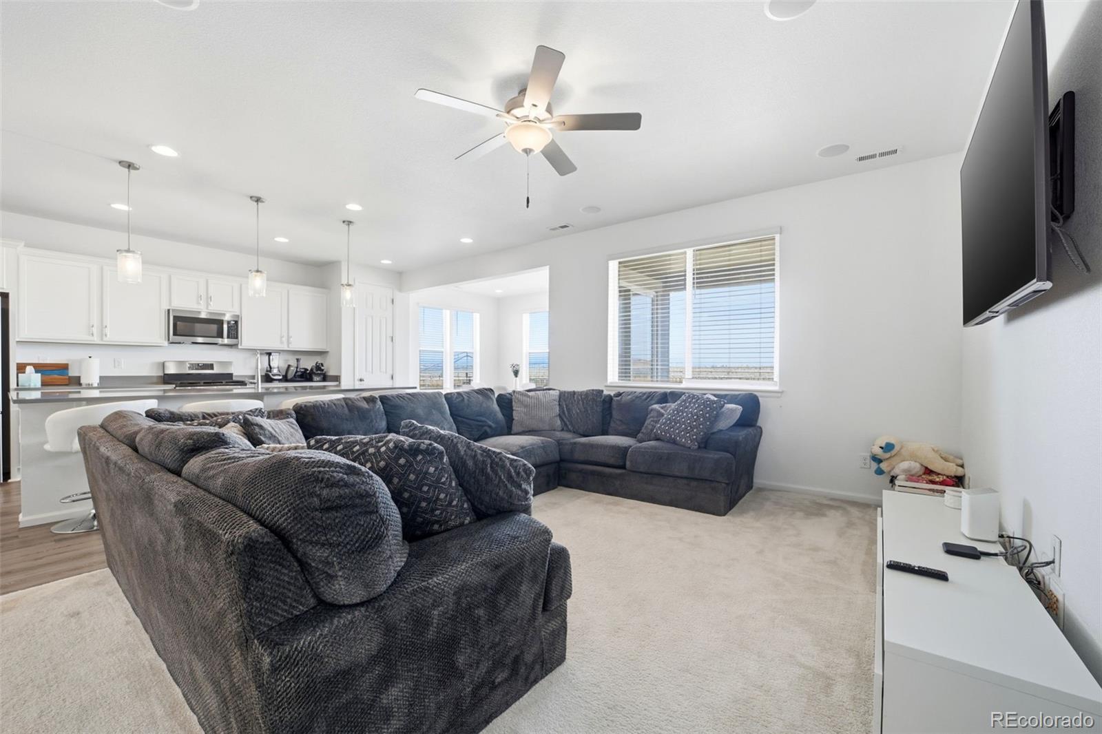 2213 Sunrise Ln, Pueblo, CO 81008