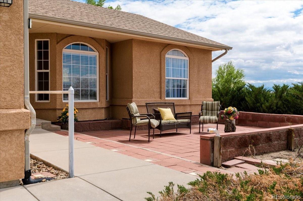 464 W Ventura Dr, Pueblo, CO 81007