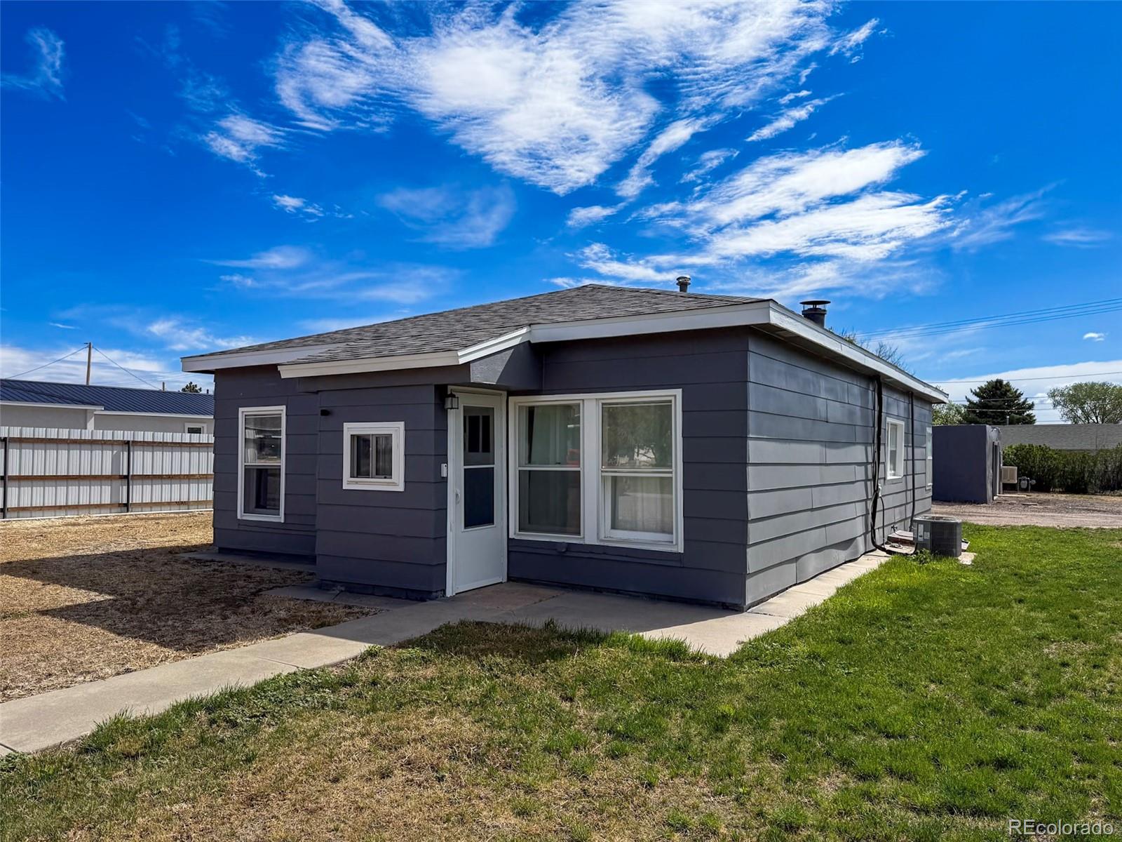 314 6th St, Burlington, CO 80807
