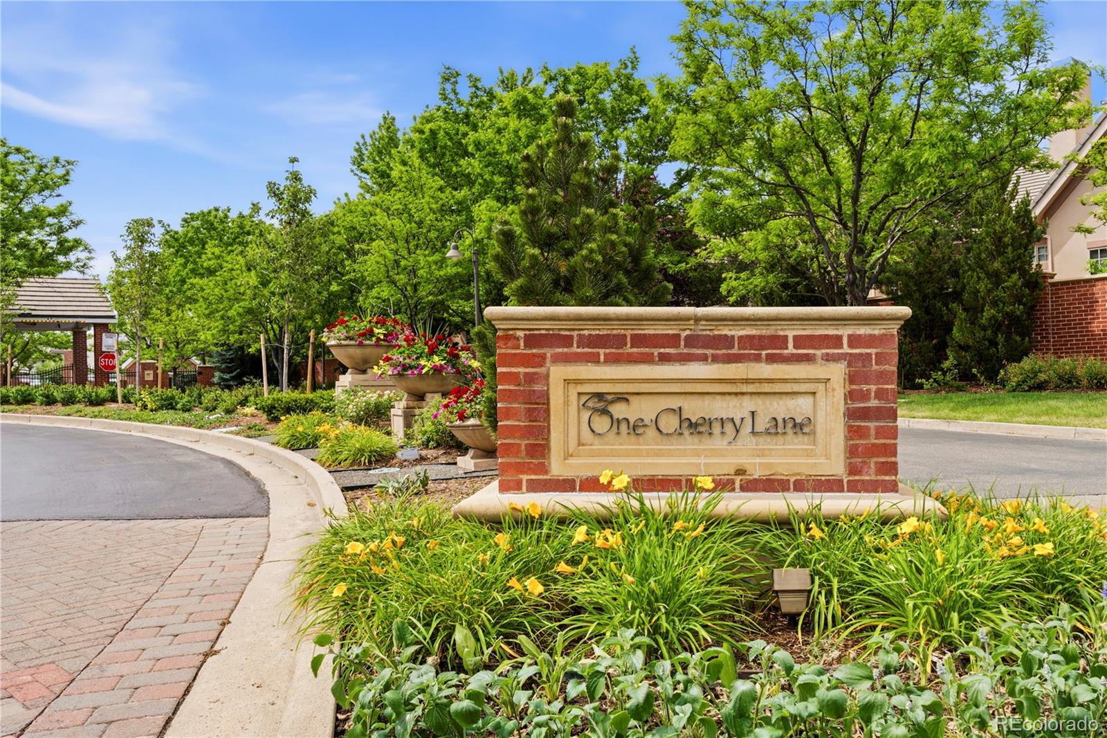 12 Sommerset Cir, Greenwood Village, CO 80111