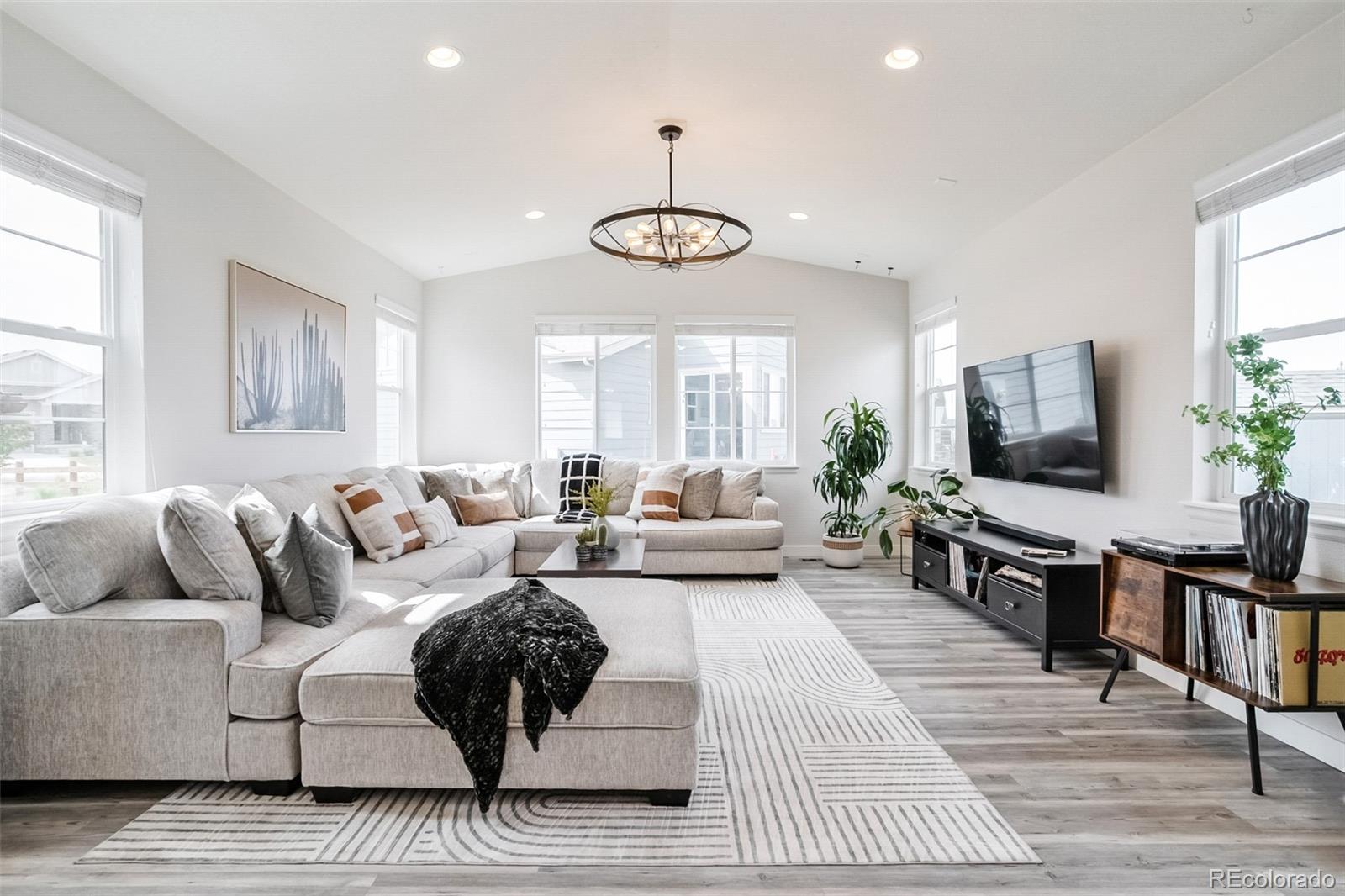 9330 Dunraven St, Arvada, CO 80007