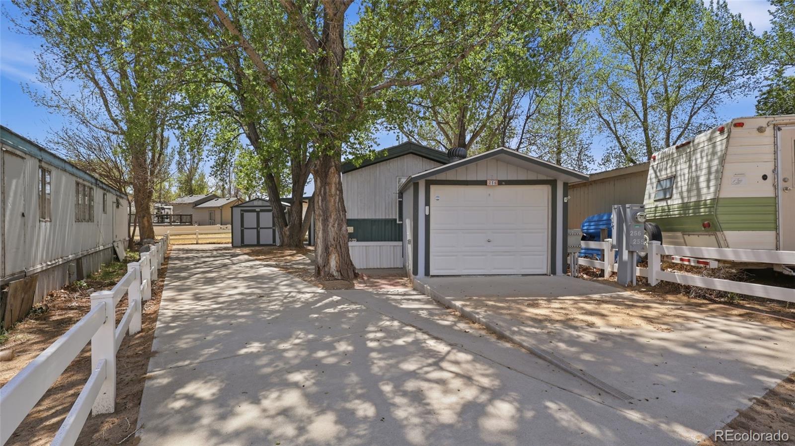 256 Navajo Rd, Weldona, CO 80653