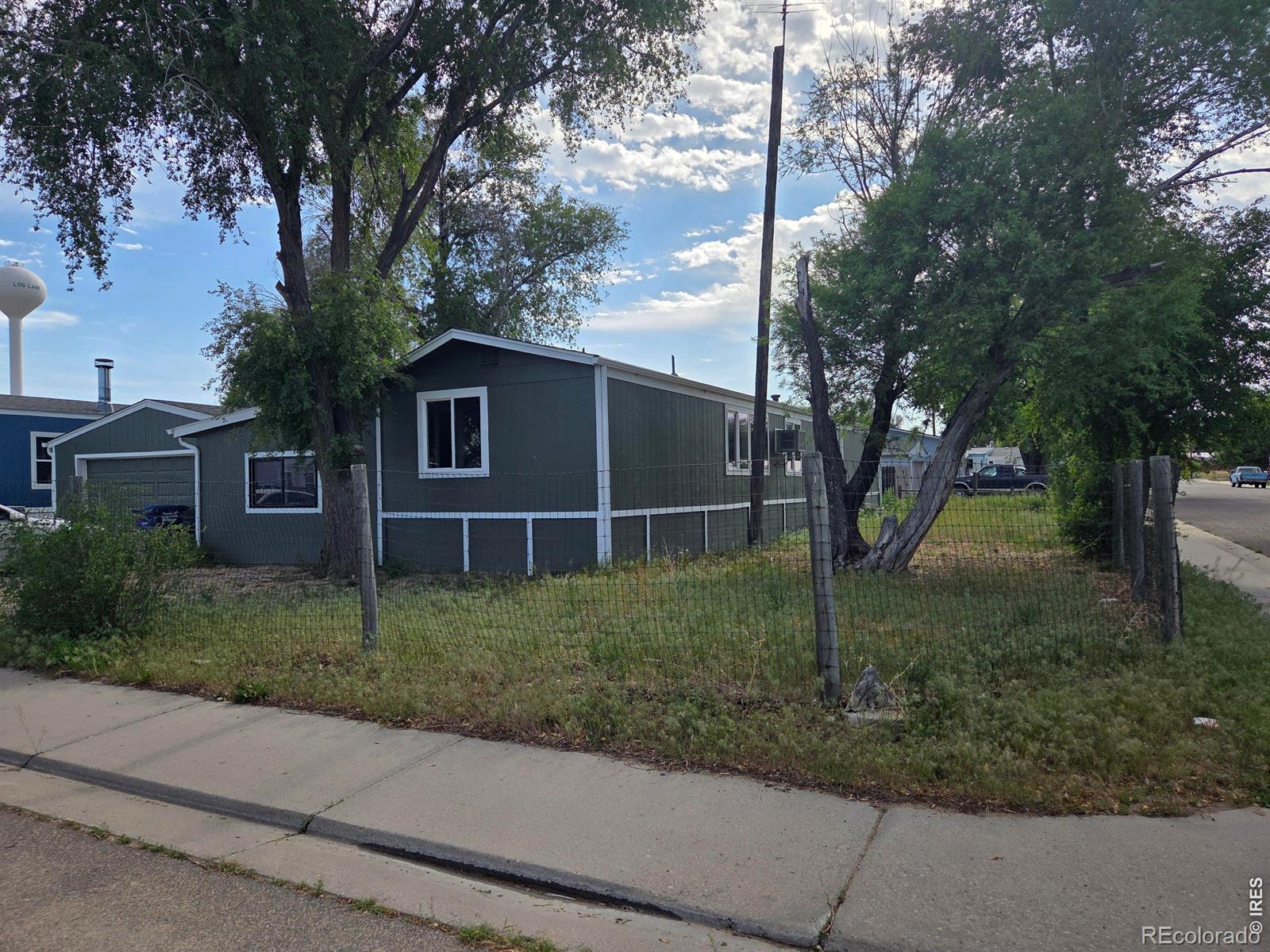 101 Larch Dr, Log Lane Village, CO 80705