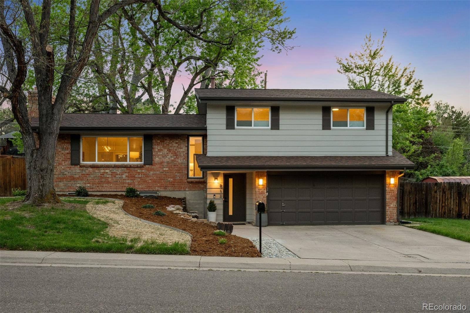 813 W Geddes Cir, Littleton, CO 80120