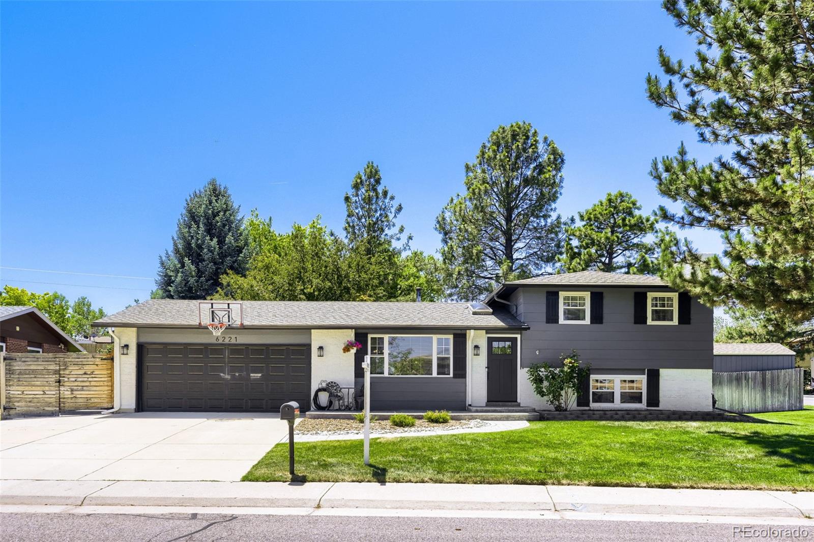 6221 S Ash Cir W, Centennial, CO 80121