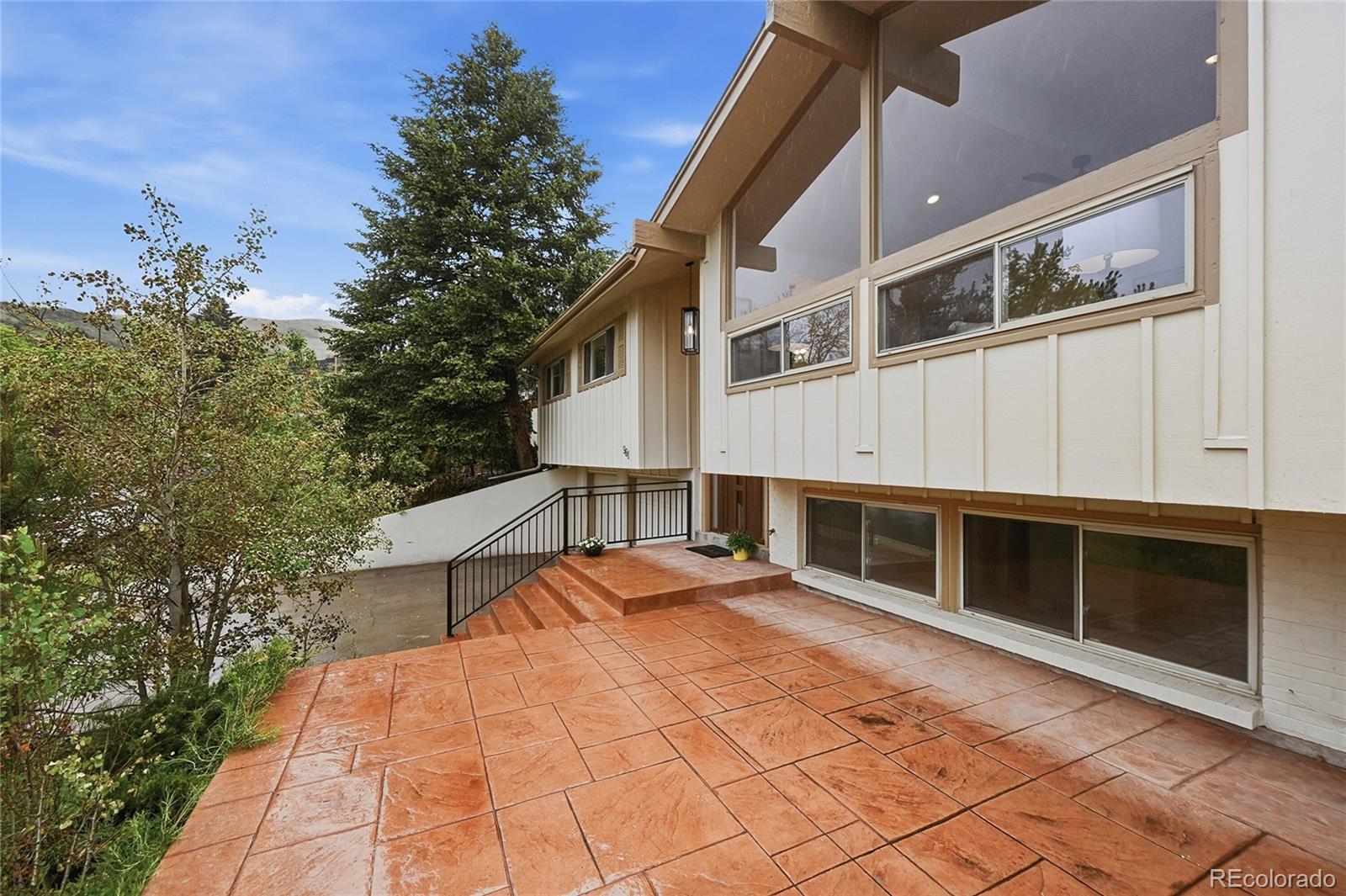 961 S Foothill Dr, Lakewood, CO 80228