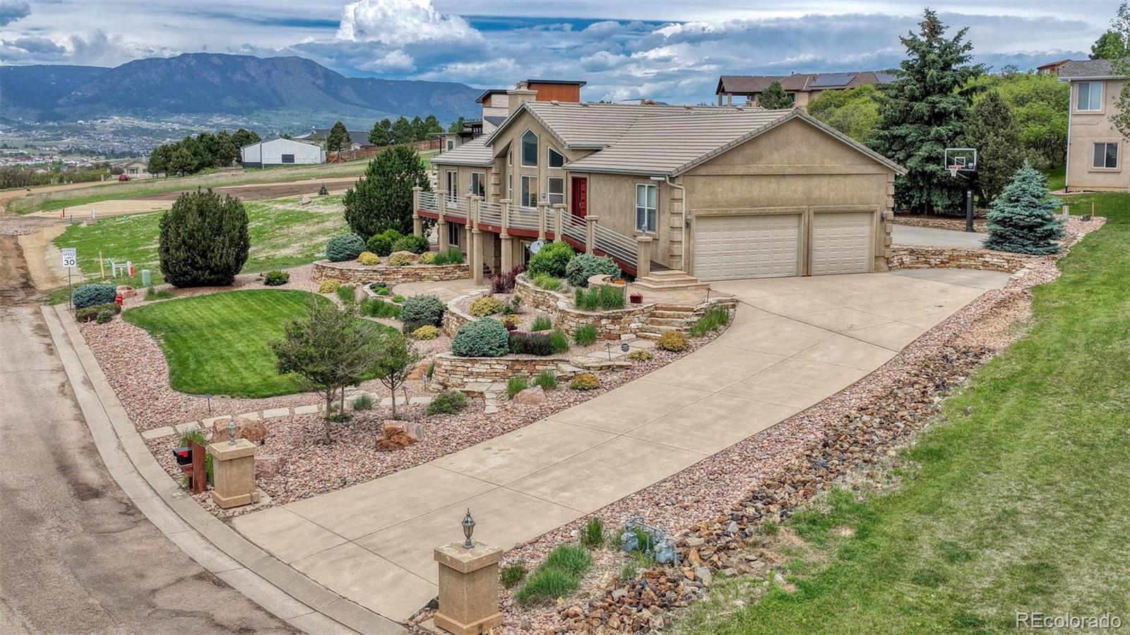290 Lariat Ln, Colorado Springs, CO 80921