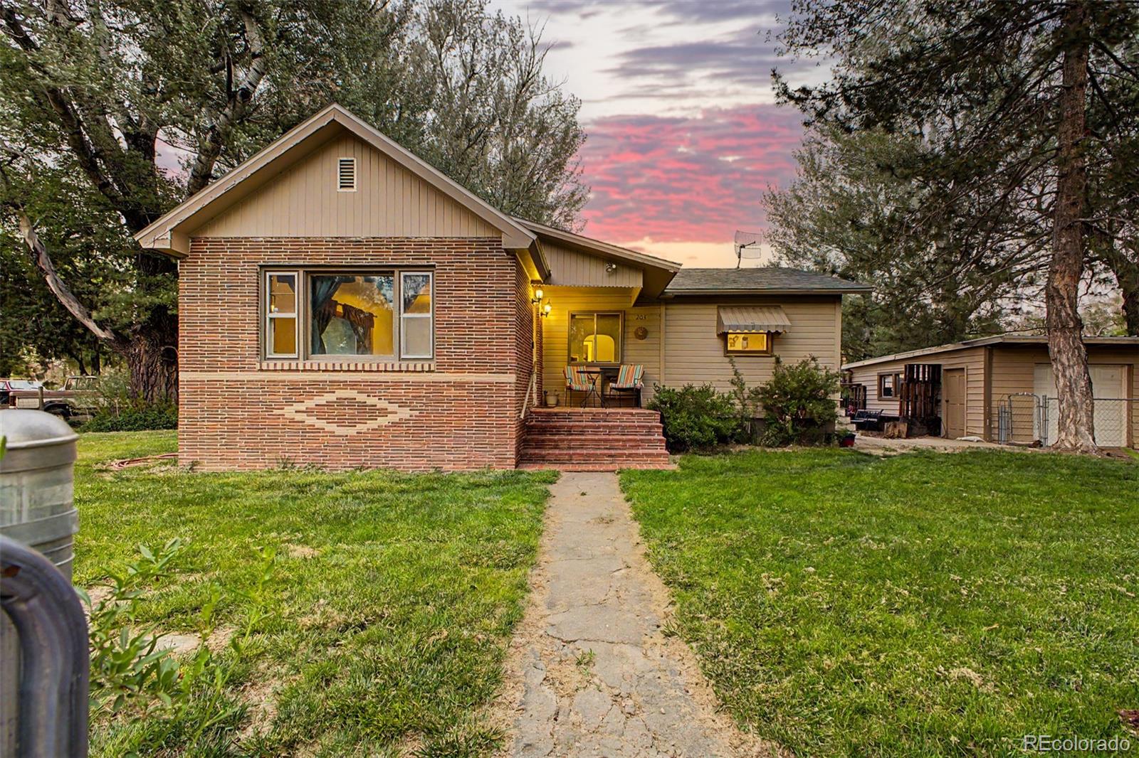 203 Railroad Ave, Weldona, CO 80653