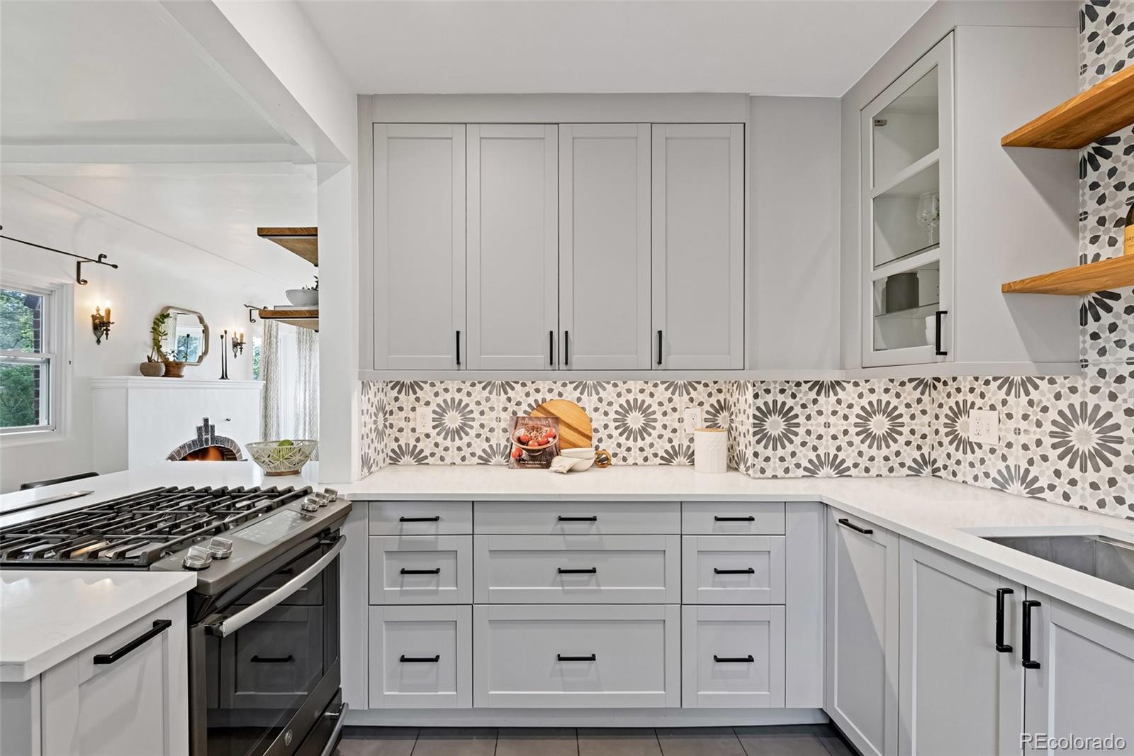 1050 Pikeview St, Lakewood, CO 80215