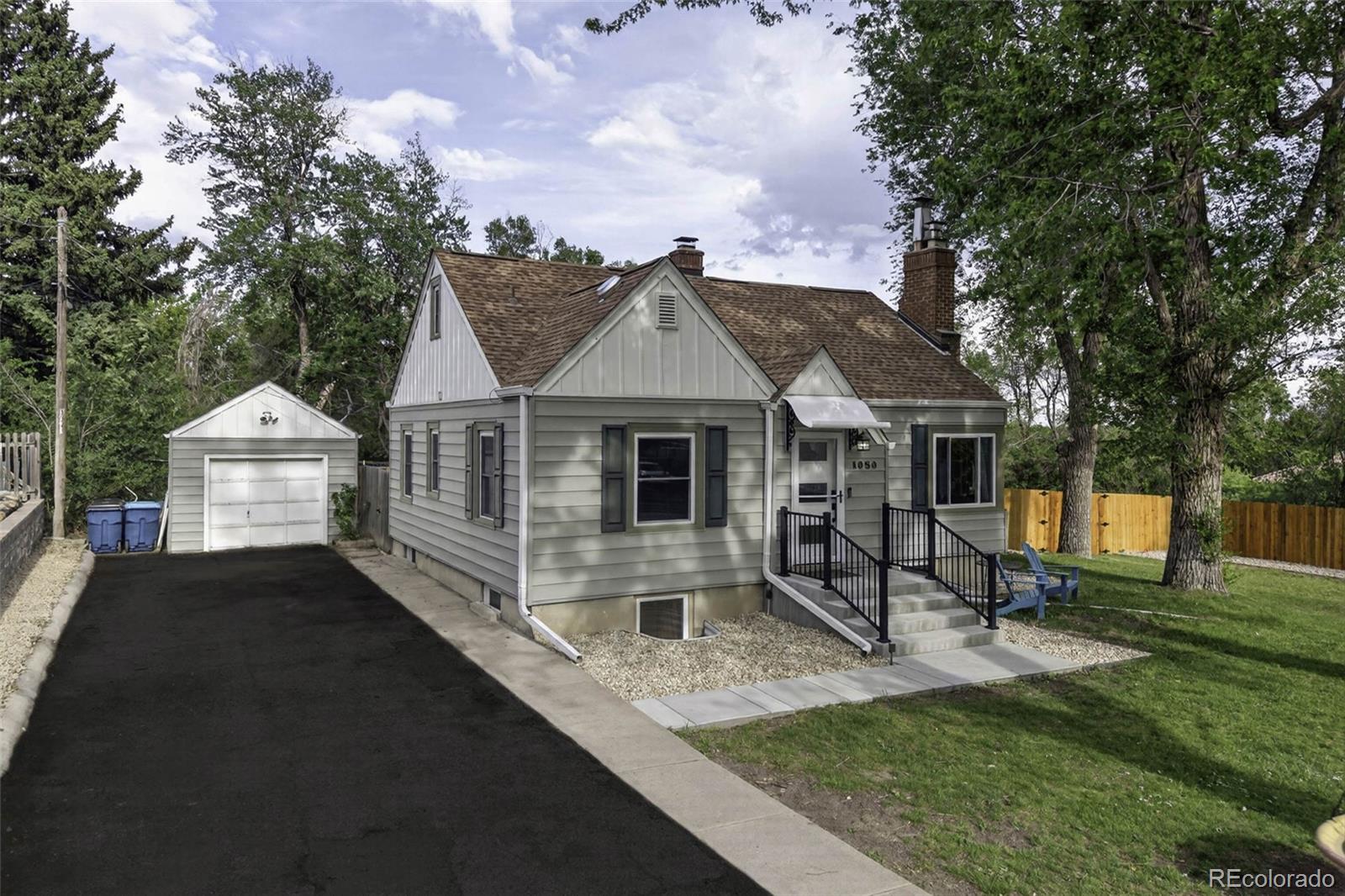 1050 Pikeview St, Lakewood, CO 80215