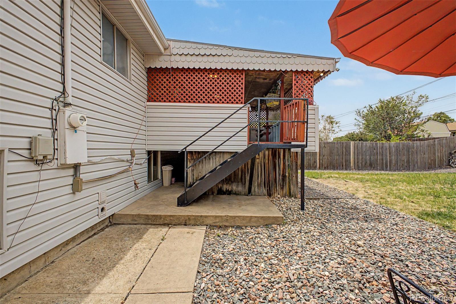 933 Newcombe St, Lakewood, CO 80215