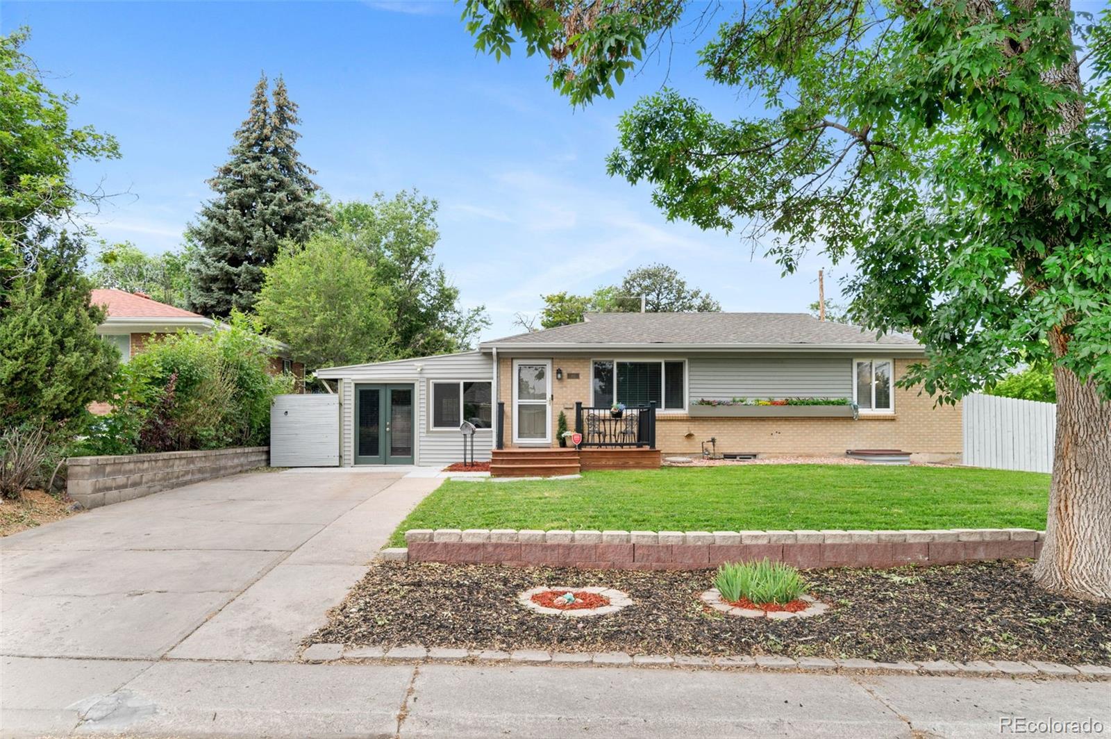 995 Ironton St, Aurora, CO 80010