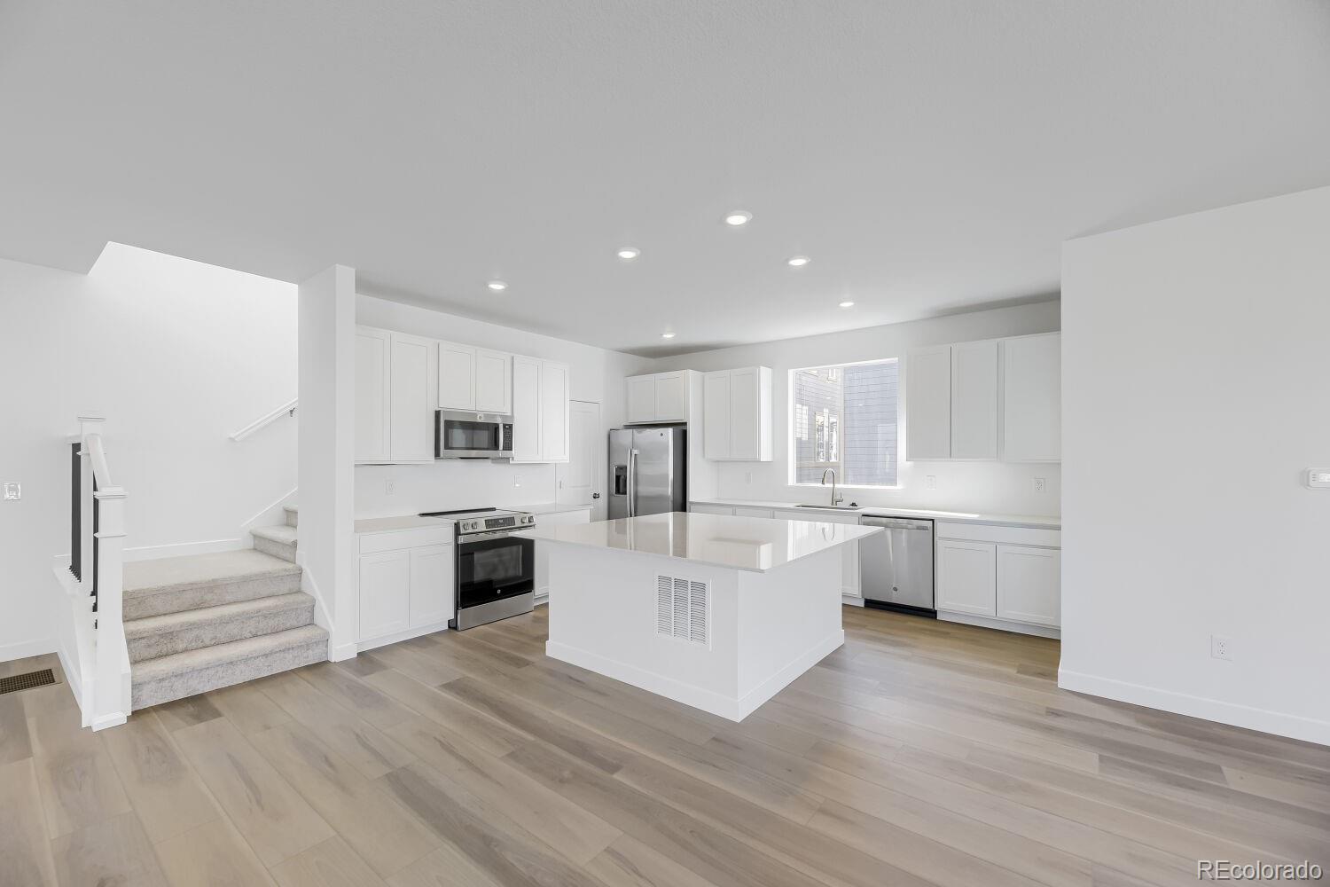 7717 S Mobile Way, Centennial, CO 80016