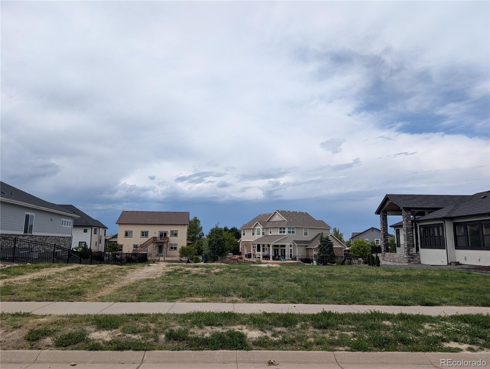 8069 S Blackstone Pw, Aurora, CO 80016