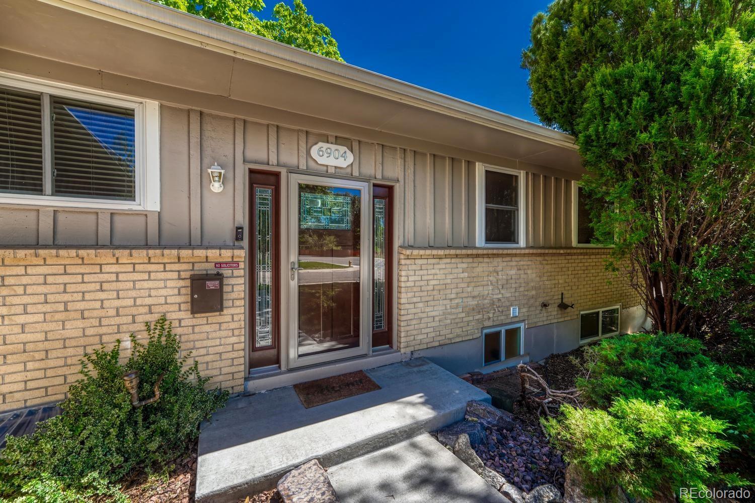 6904 E Villanova Pl, Denver, CO 80224