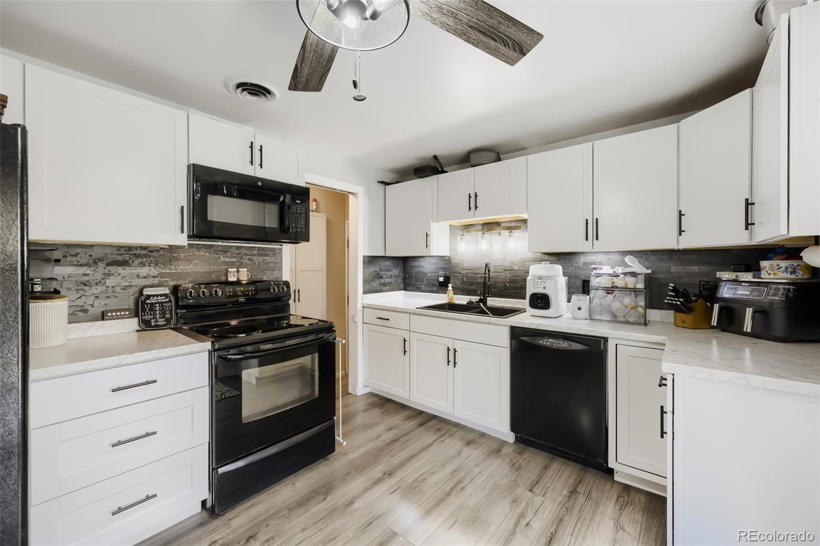 8906 Oakwood St, Westminster, CO 80031