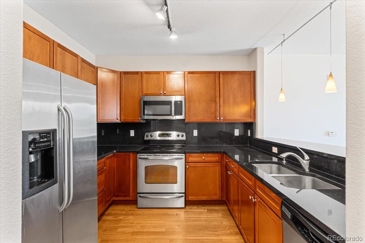 9019 E Panorama Cir #D120, Englewood, CO 80112