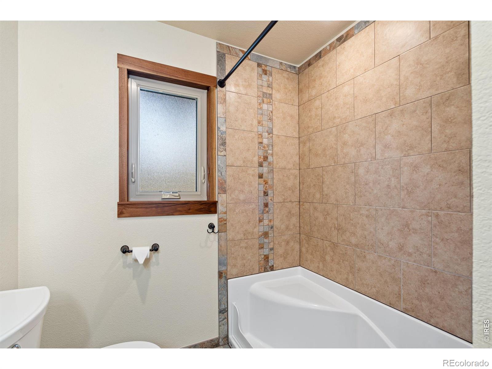 225 Meadow Ln, Bellvue, CO 80512