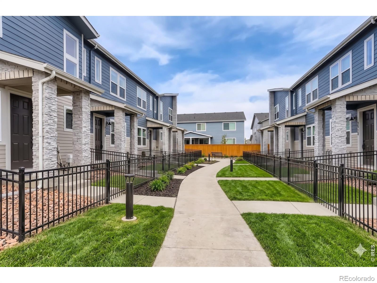 2819 Bear Springs Cir, Longmont, CO 80503