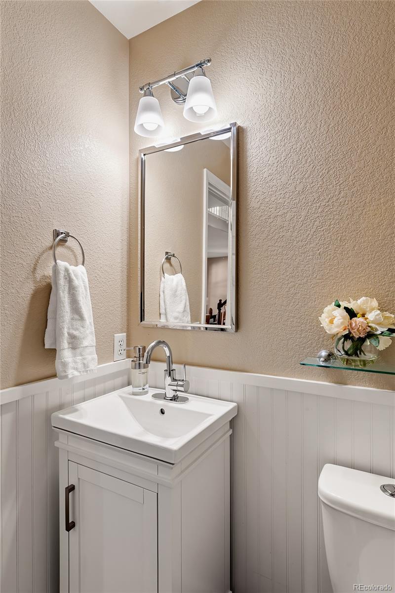 9441 S Hackberry Ln, Highlands Ranch, CO 80129