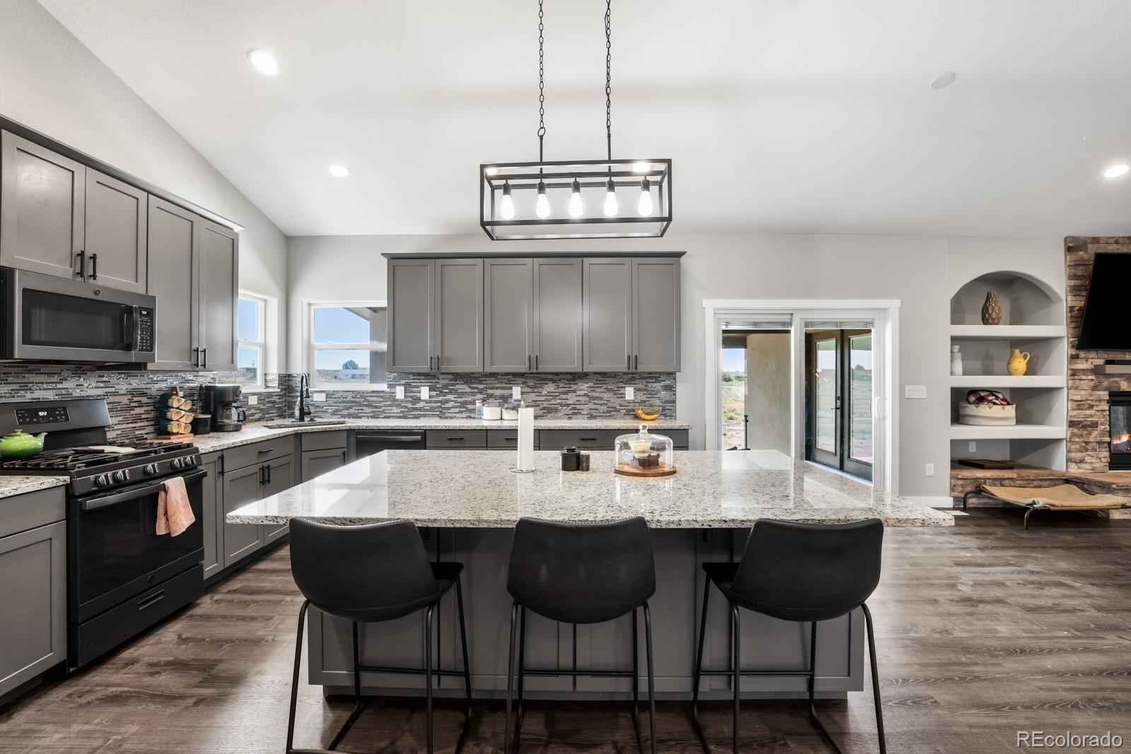 1180 N Saddle Ridge Ln, Pueblo, CO 81007