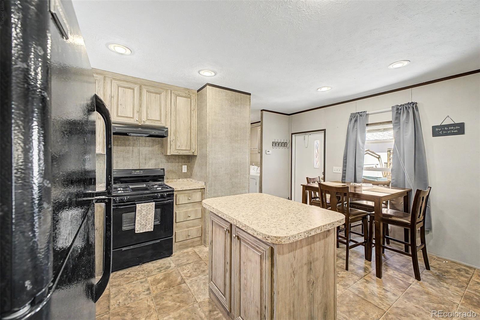 8201 S Santa Fe Dr Lot 184, Littleton, CO 80120