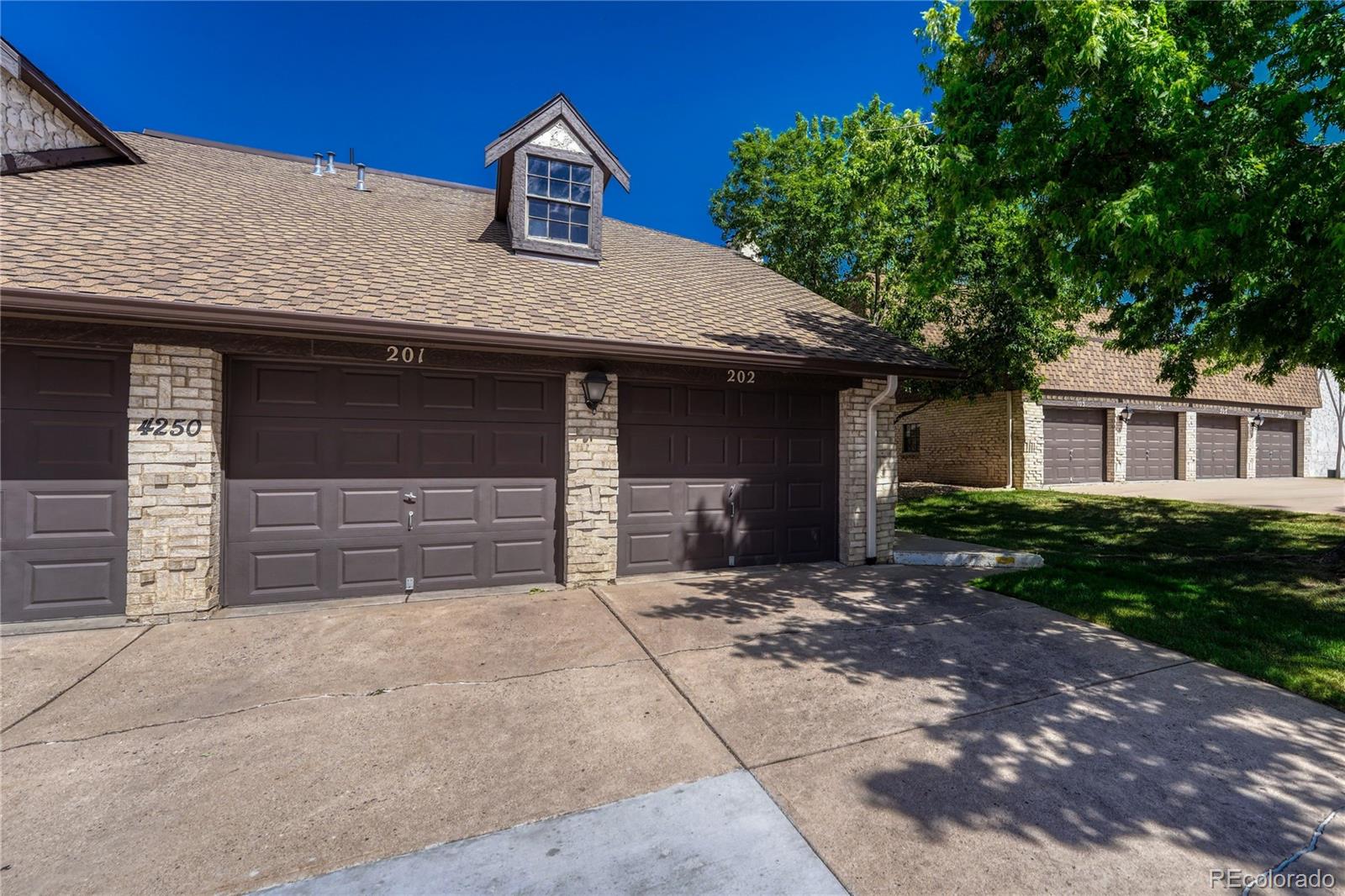 4250 S Olive St #202, Denver, CO 80237