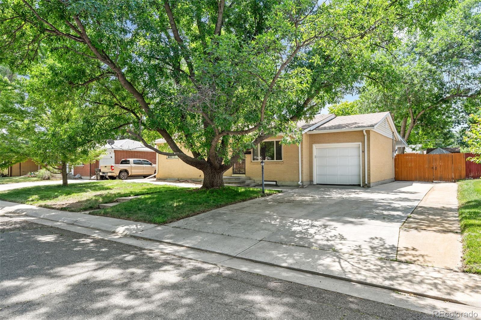 6421 Iris Ct, Arvada, CO 80004