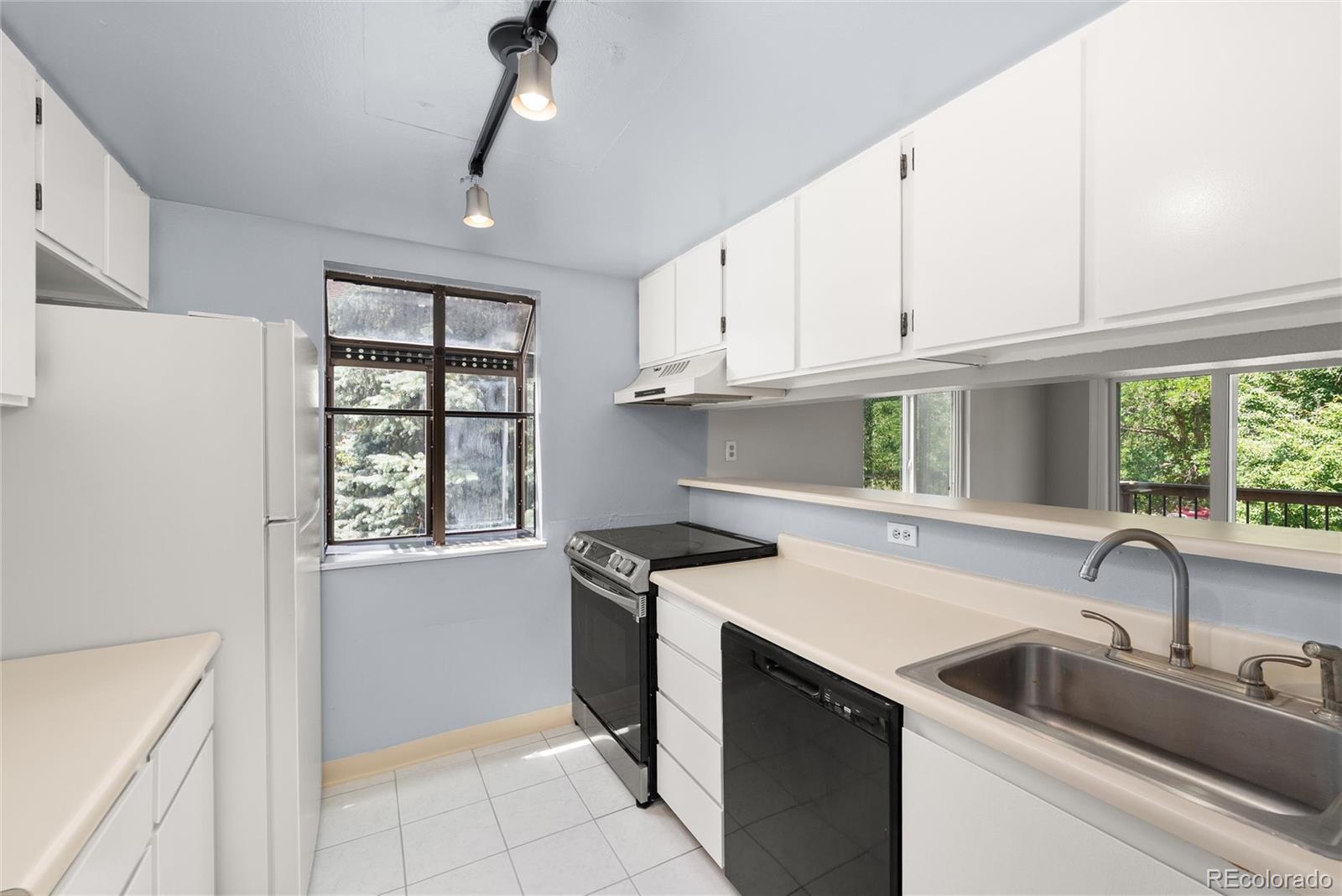3083 S Ursula Cir #201, Aurora, CO 80014