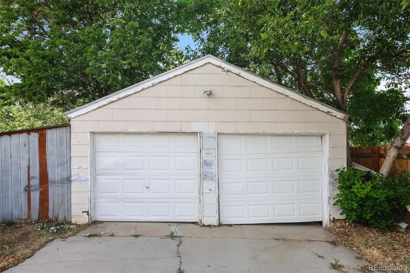 1616 Newark St, Aurora, CO 80010