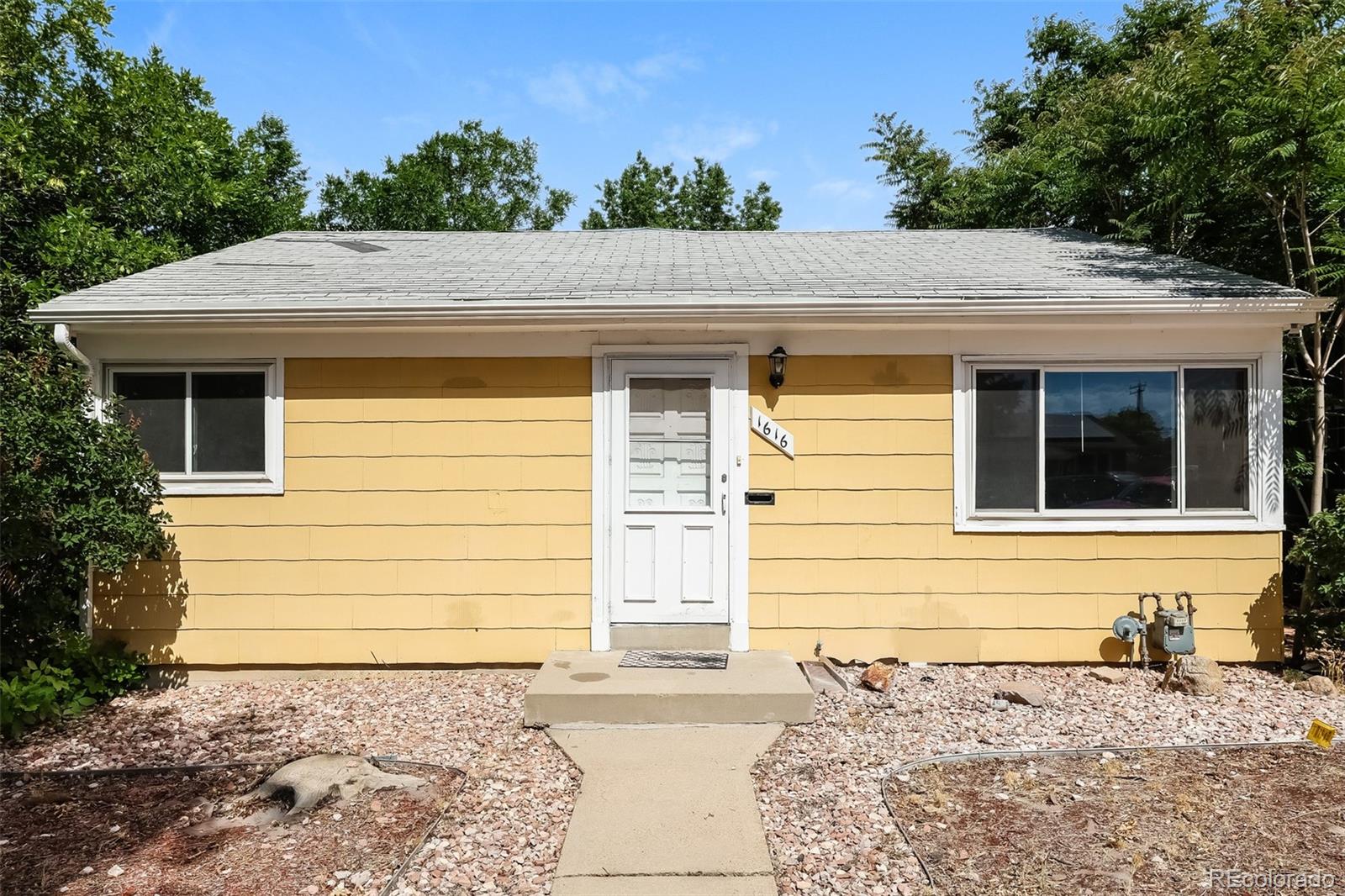 1616 Newark St, Aurora, CO 80010