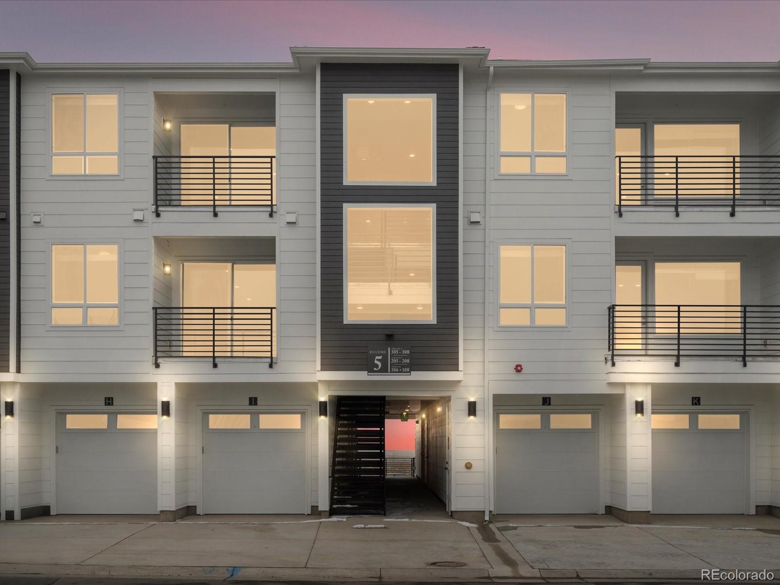 6153 N Ceylon St #304, Denver, CO 80249