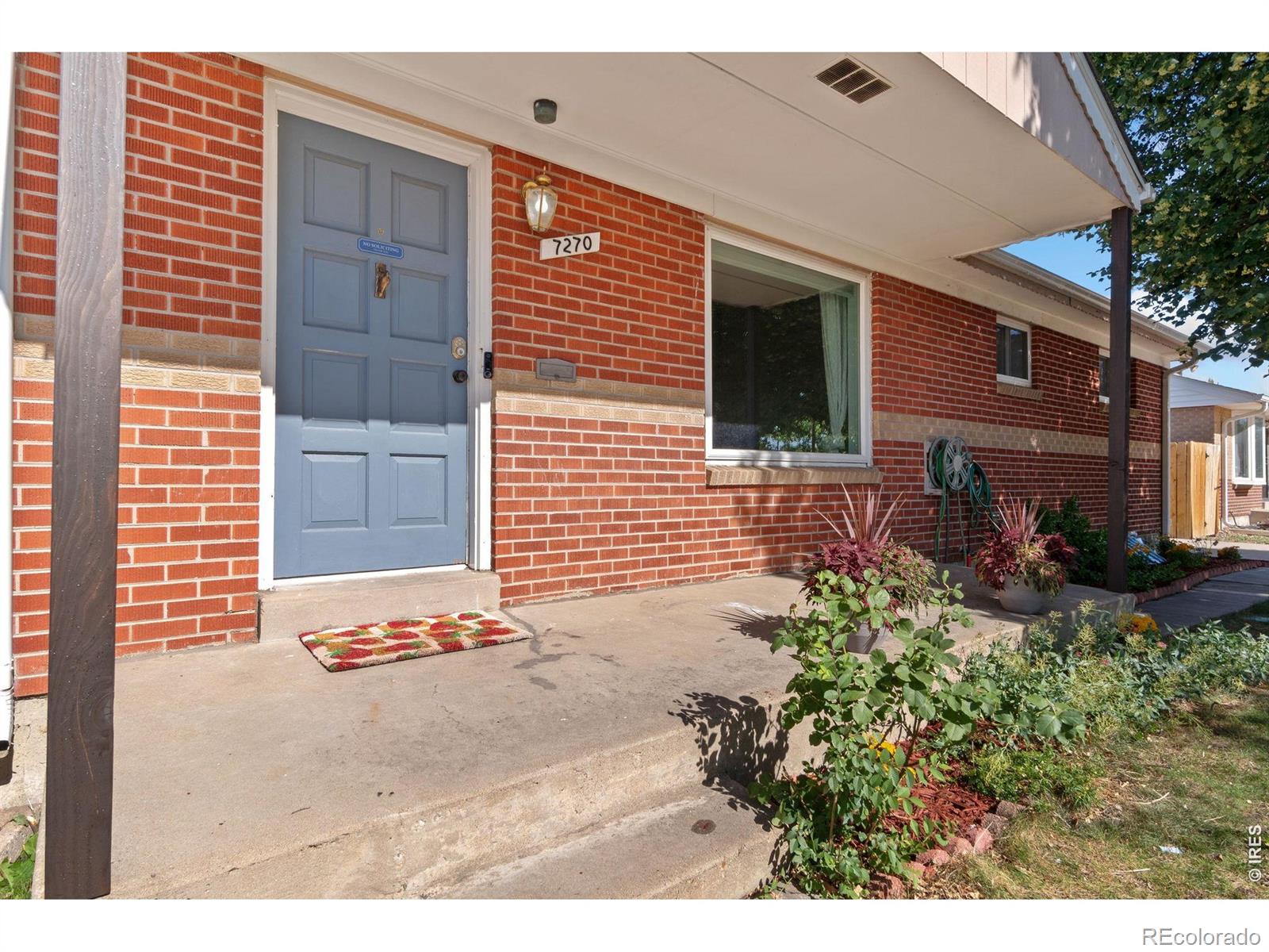 7270 Avrum Dr, Denver, CO 80221