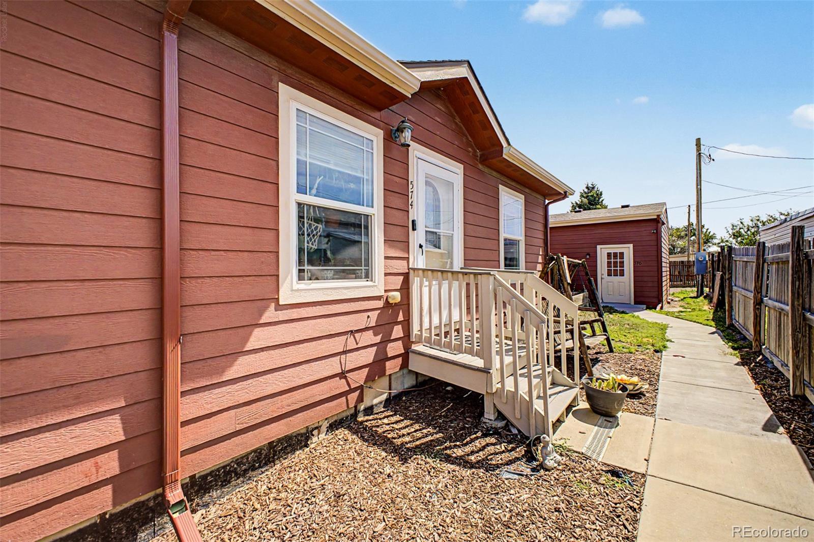 574 4th St, Bennett, CO 80102