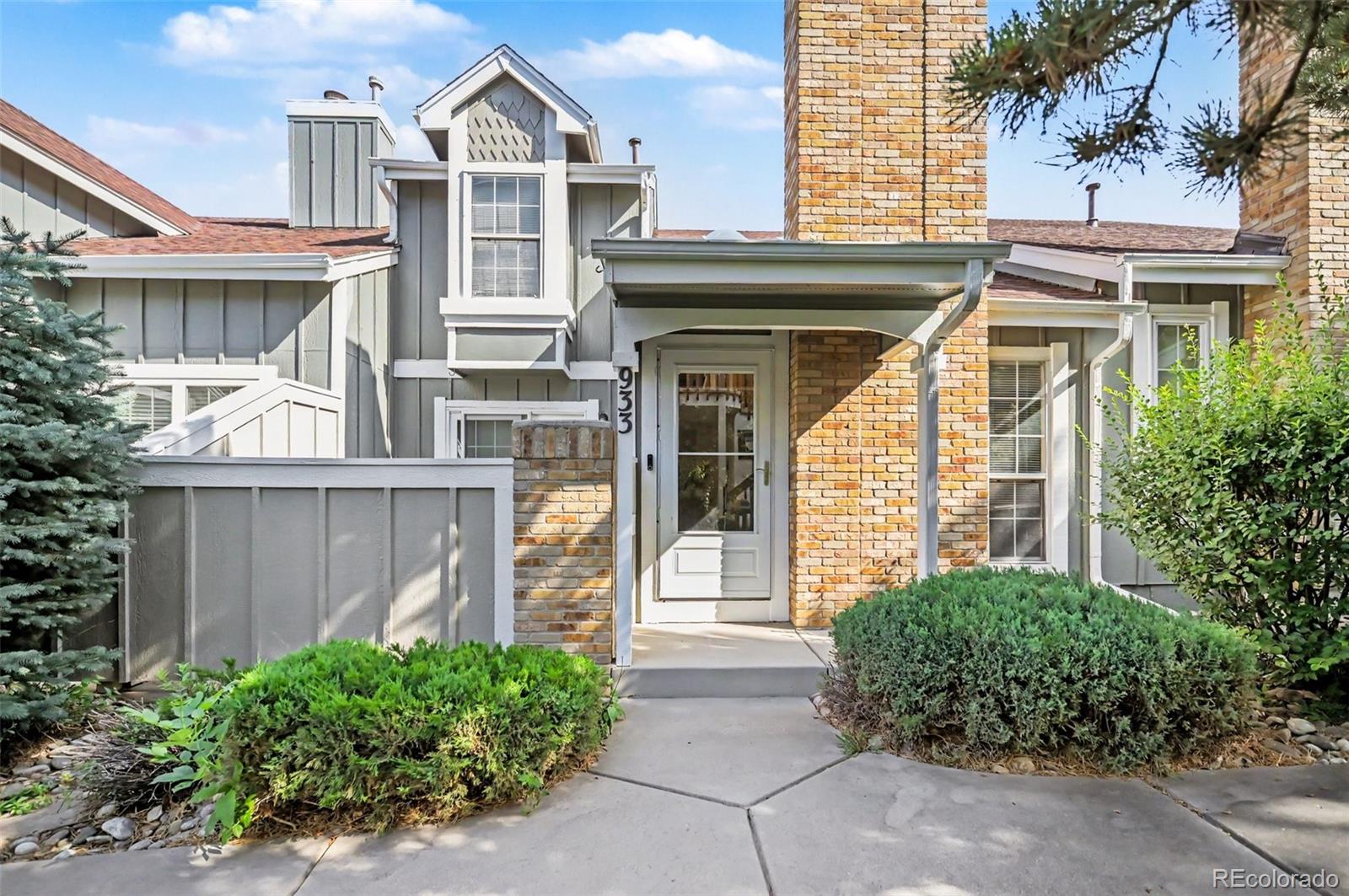 933 S Evanston Cir, Aurora, CO 80012