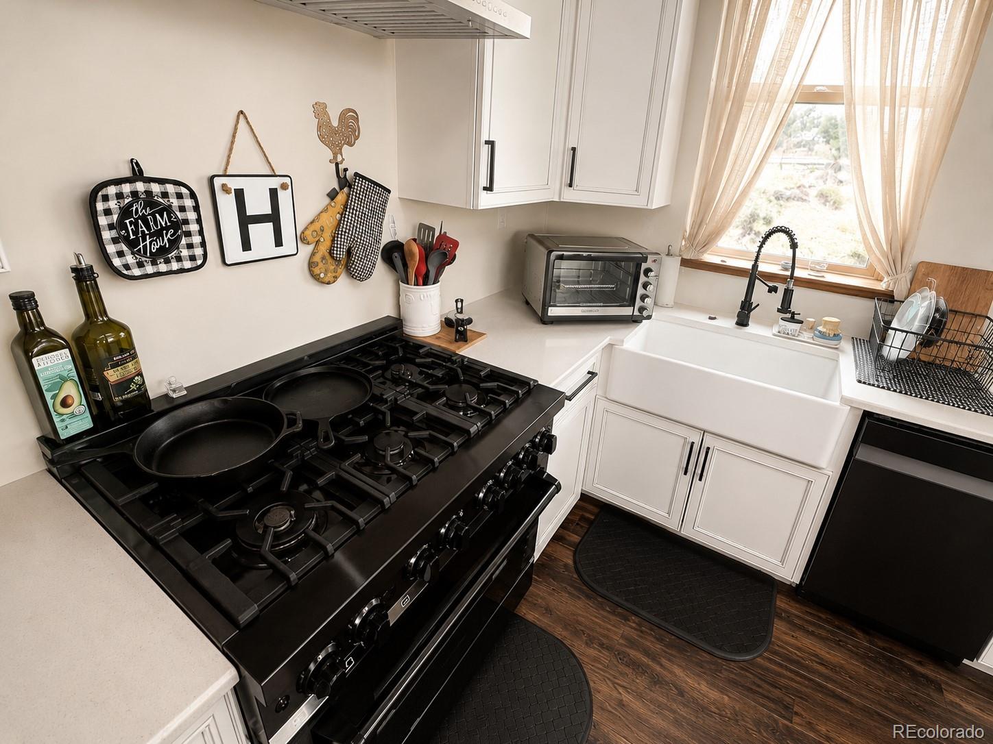 470 Bowie Rd, Penrose, CO 81420
