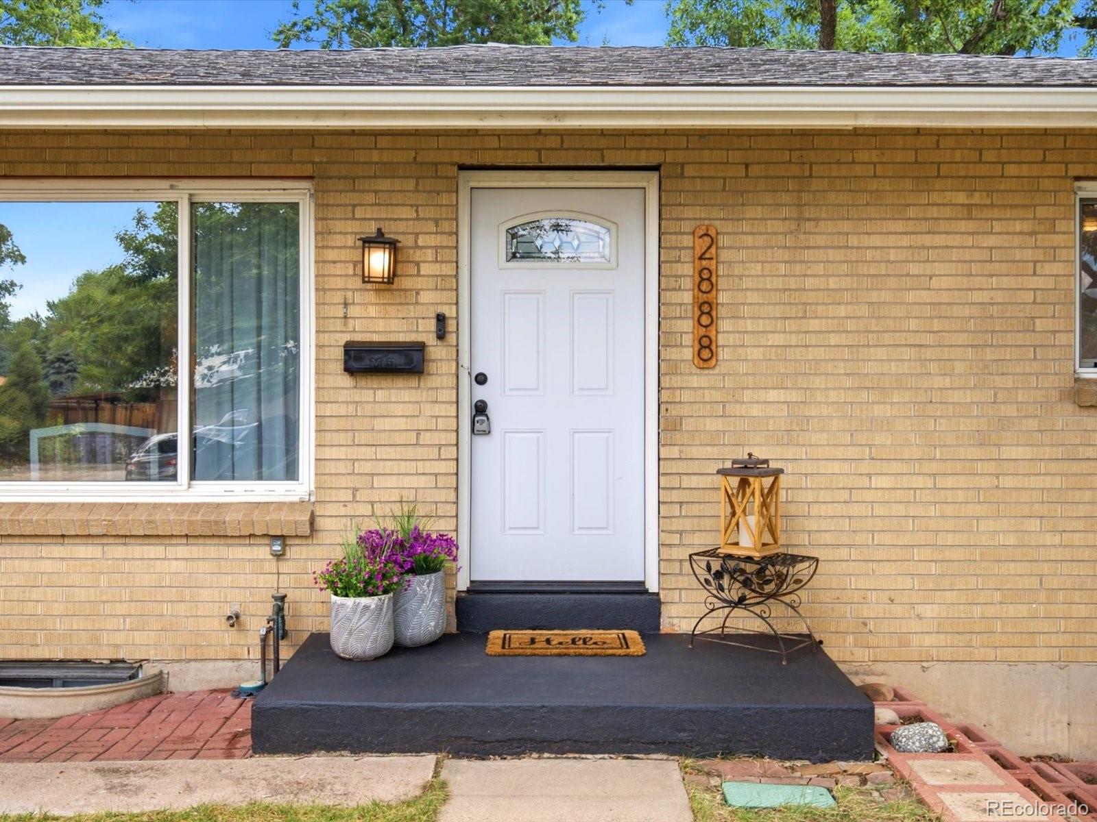 2888 S Zurich Ct, Denver, CO 80236
