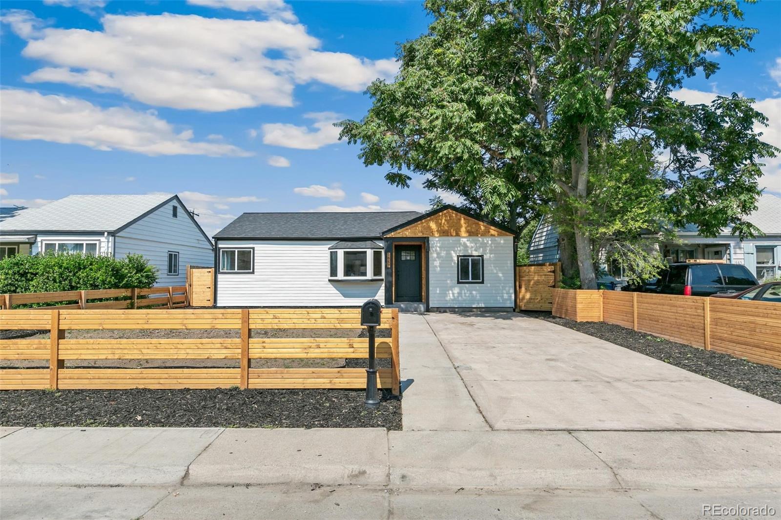 1657 Macon St, Aurora, CO 80010