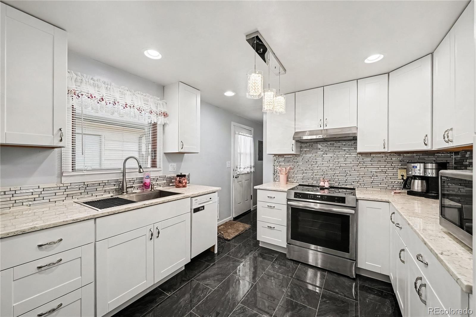 8 Elizabeth Ct, Longmont, CO 80501