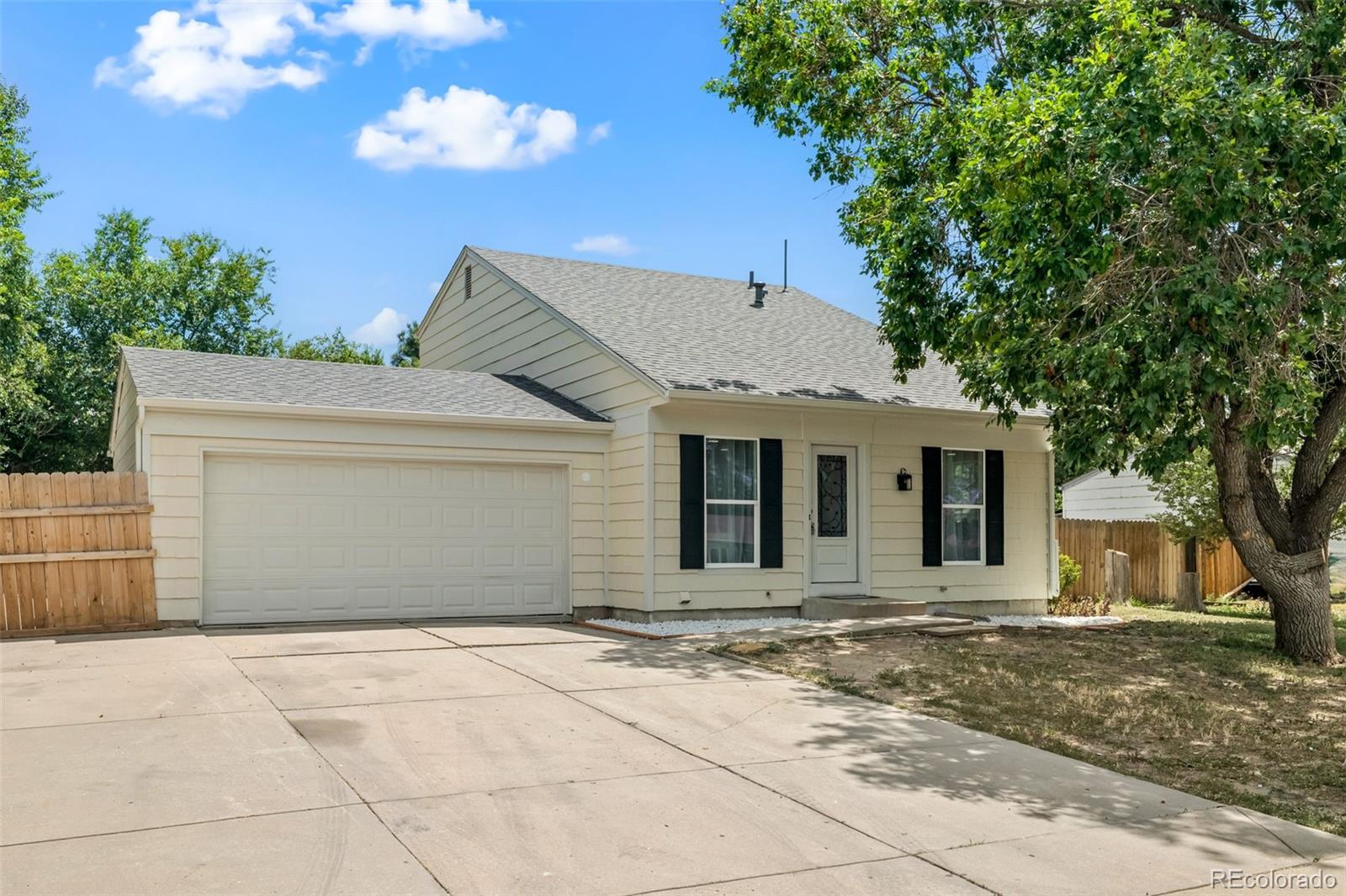 1742 Biscay St, Aurora, CO 80011