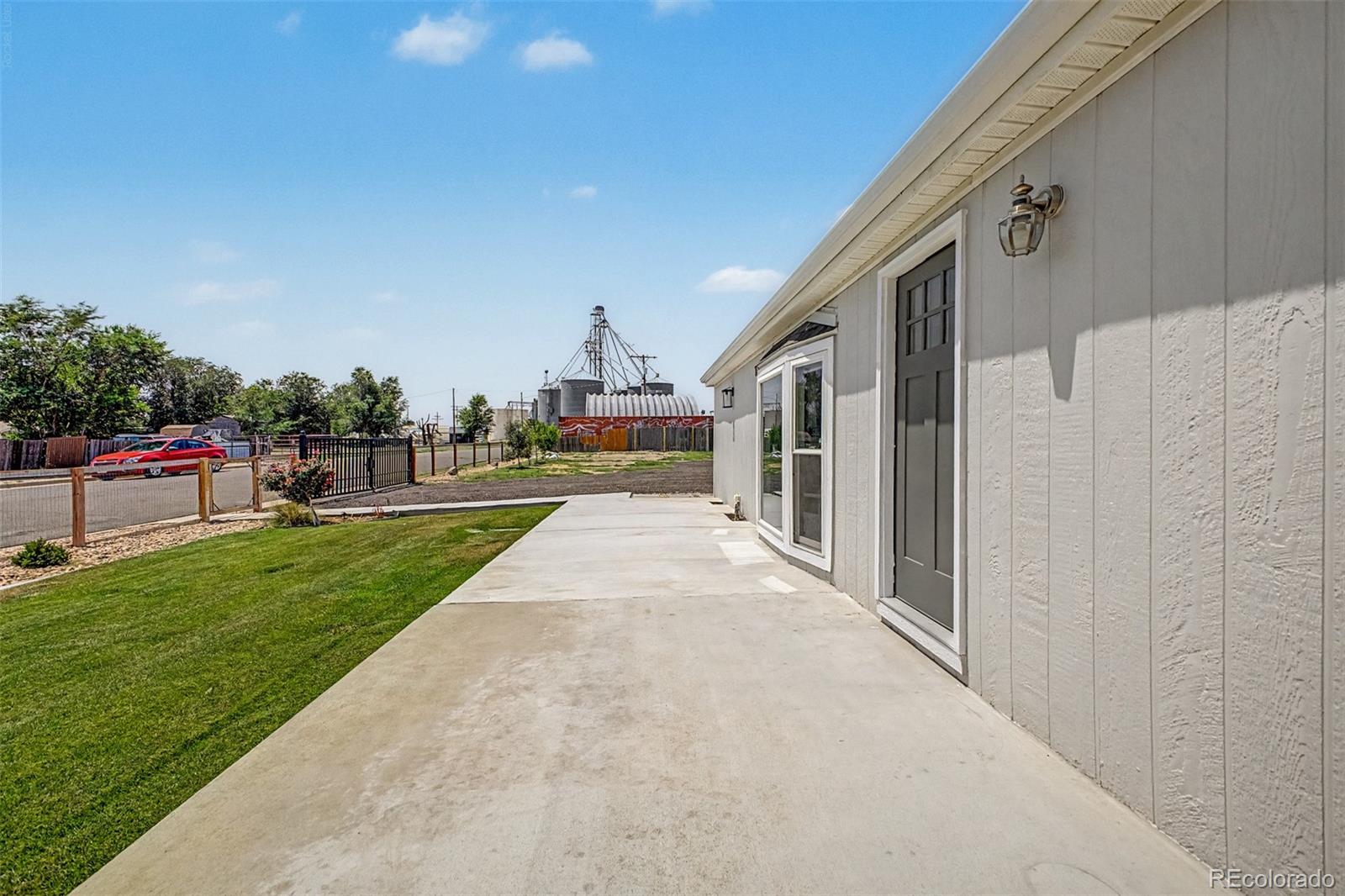 325 E Kipp Ave, Keenesburg, CO 80643