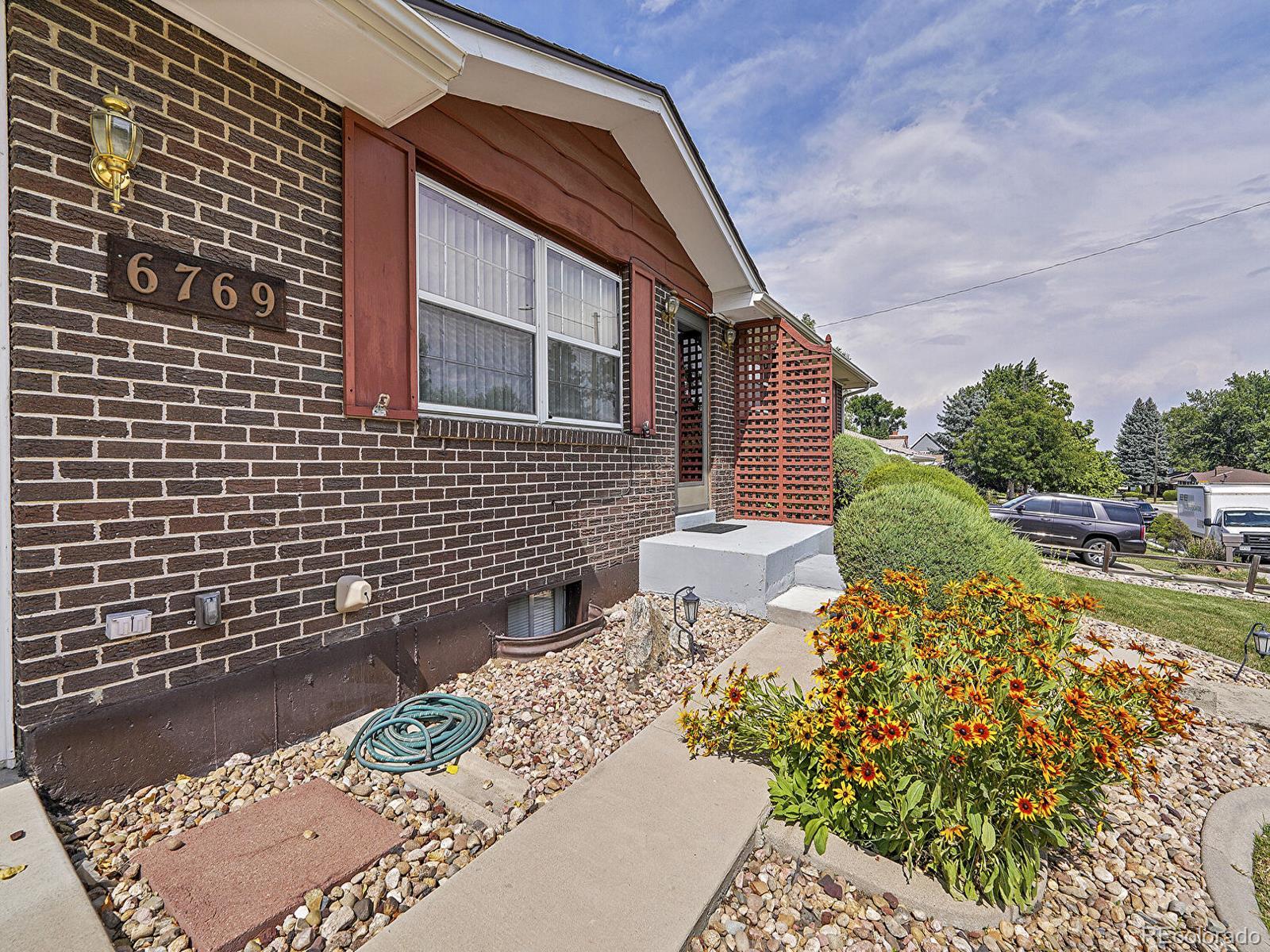 6769 W 70th Ave, Arvada, CO 80003